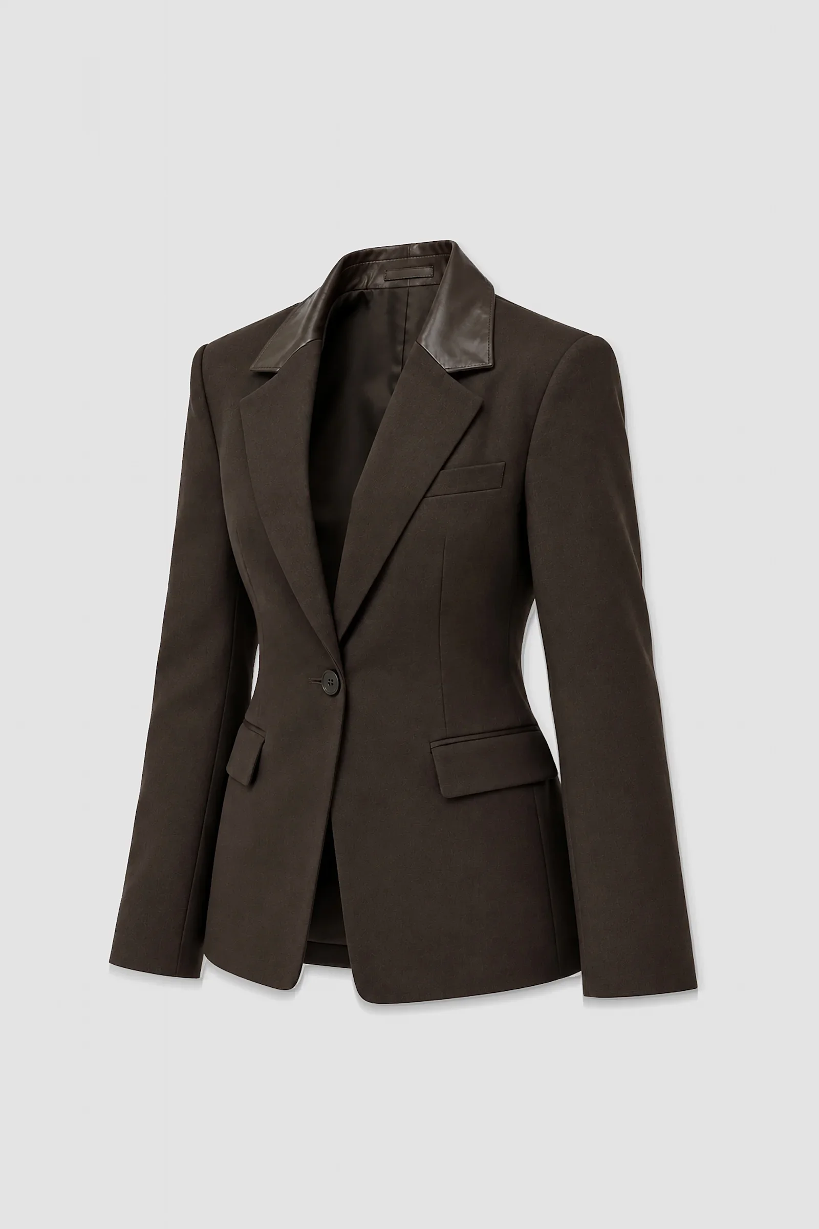 Back view of ARAKHNE's chocolate brown tailored blazer featuring contoured tailoring seams, structured shoulders and contrasting leather collar.