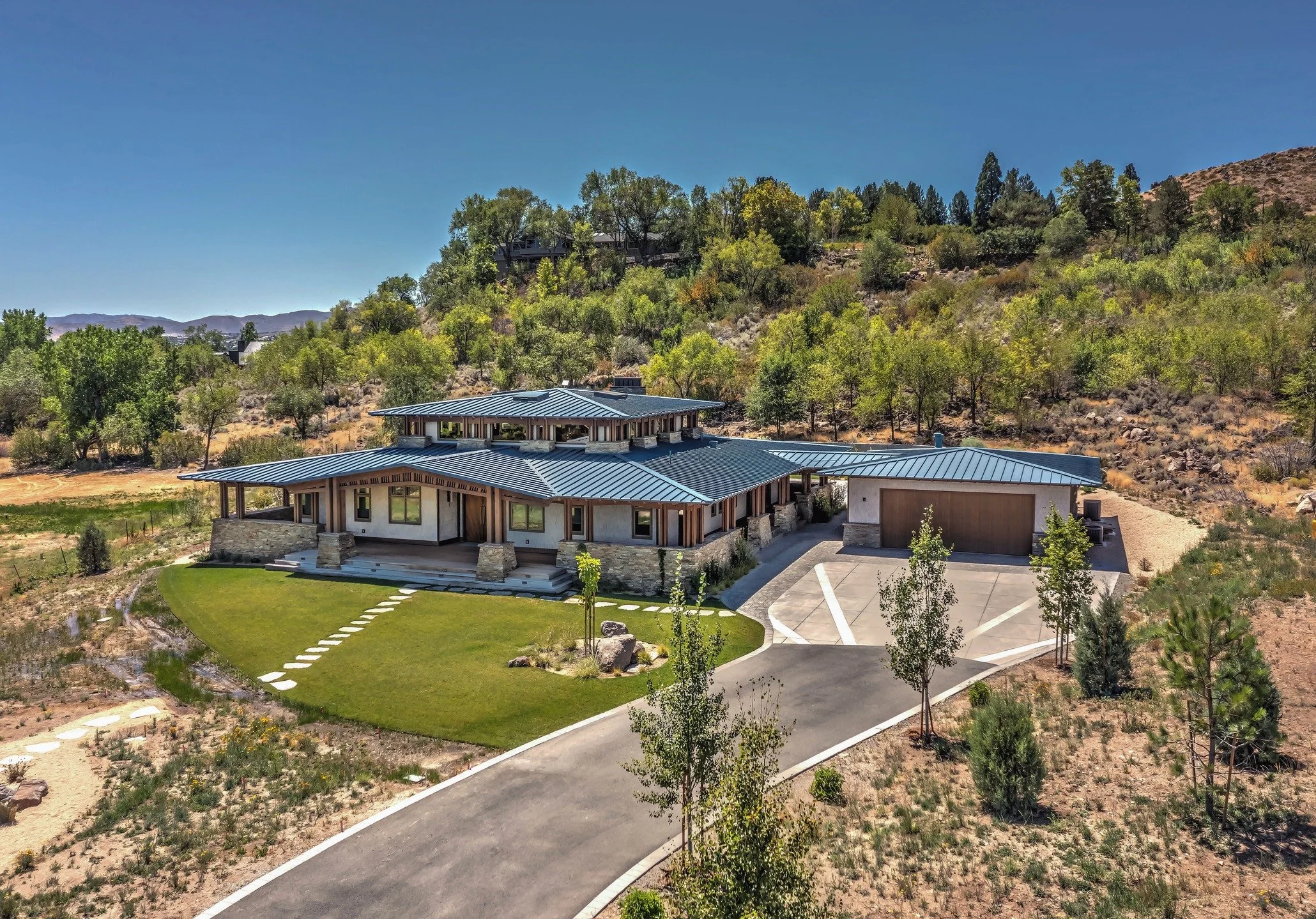 We are looking forward to showing you more of this custom home build with Erik Kramer at Social Studio (@socialstudio.cc) and Van Woert Bigotti Architects (@vanwoertbigotti) - interior design photos are being fine-tuned and they are fantastic! In the