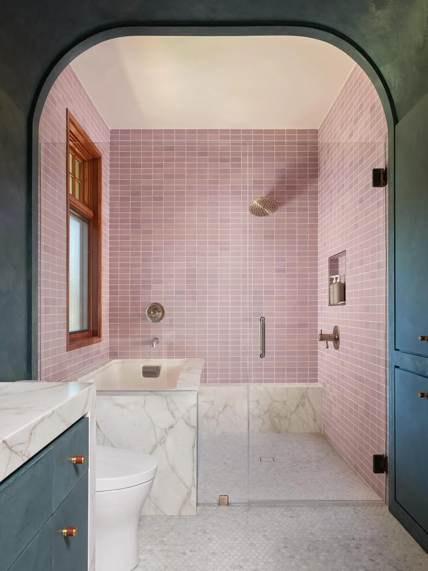 Wouldn’t you love to start your day here? 🛁🫧
This serene bath pairs lilac zellige tile with calacatta marble, teal lacquered cabinets, and a soft plaster archway framing the space. Designed by @socialstudio.cc, it balances modern color with