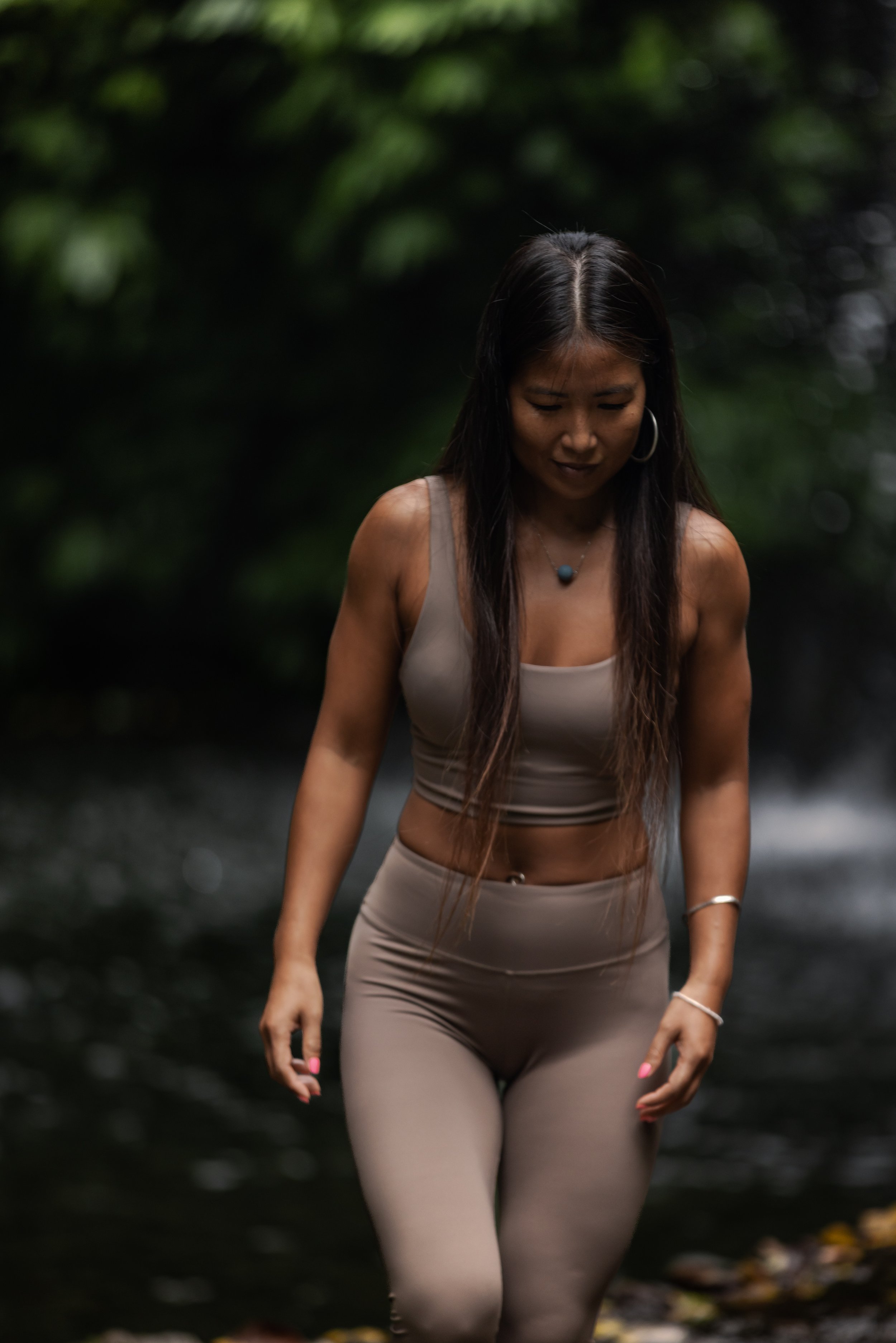 High-rise Yoga leggings in beige. Yogahose aus sehr weichem und hochwertigen nachhaltigen Materialien. Made in Bali.