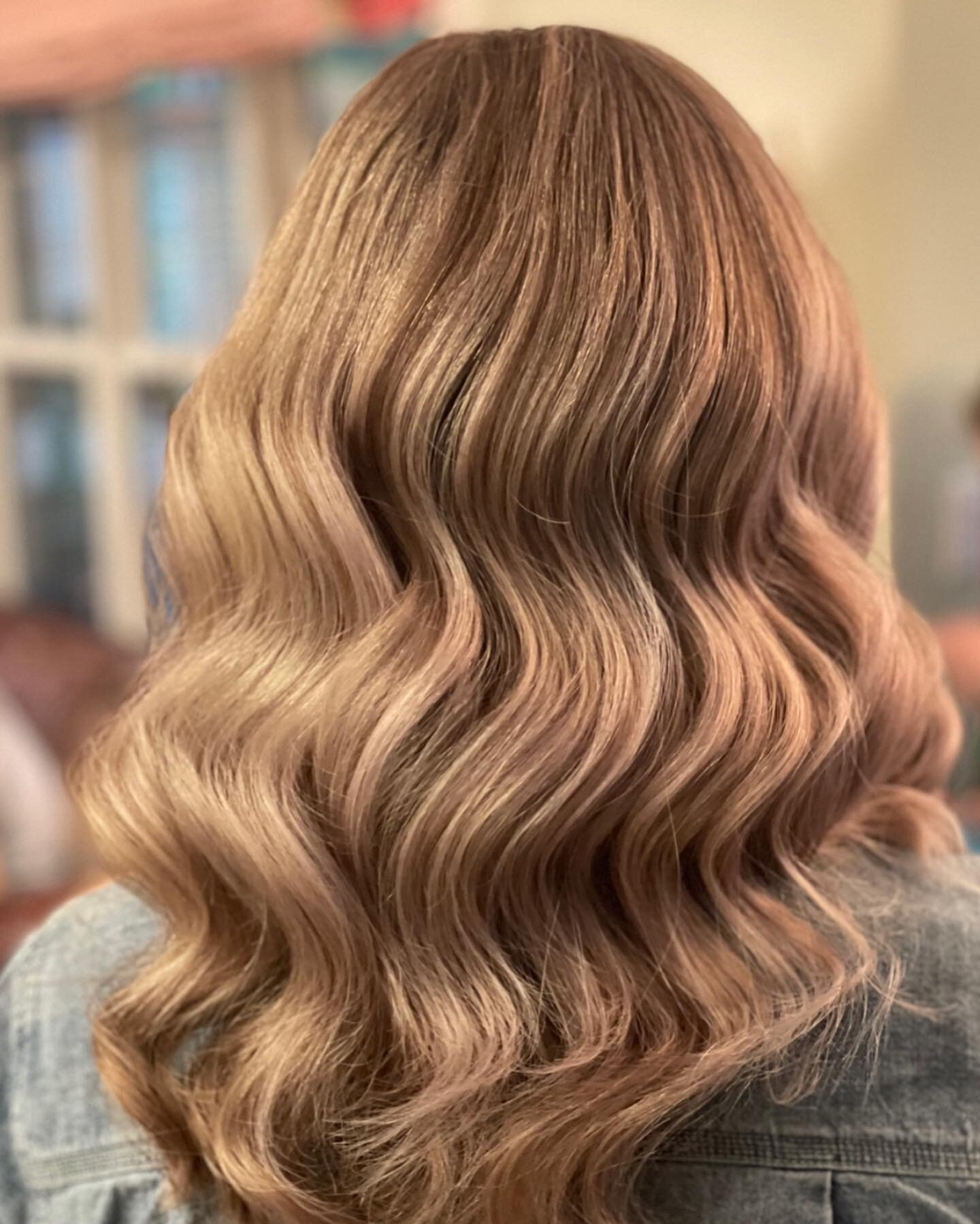 Let&rsquo;s talk Hollywood waves. This was done by using a 1 inch curling iron, curling small sections, spraying with a working spray each section. She has a very thick head of hair, so all that was needed was to brush through the curls after.  No se