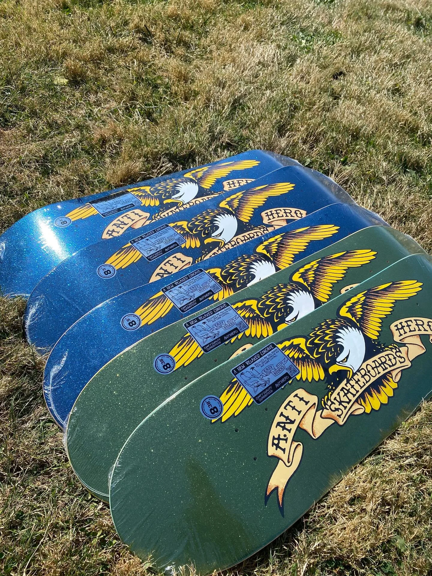 ‼️NOW IN SHOP‼️

@antihero18 Easy Rider mold
.
.
@antihero18 eagles in just about every size you can think!
.
.
@krooked , @antihero18 DBX Construction Deck🌋🌋🌋
.
.
Anddd more of the @spitfirewheels keychains