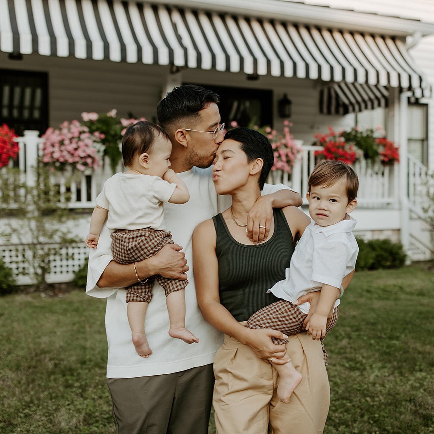 Some scenes from the sweetest extended family session I did late last summer. Everyone flew in to visit with Dad because they had planned a surprise birthday party for him. It was such a beautiful evening with this group!