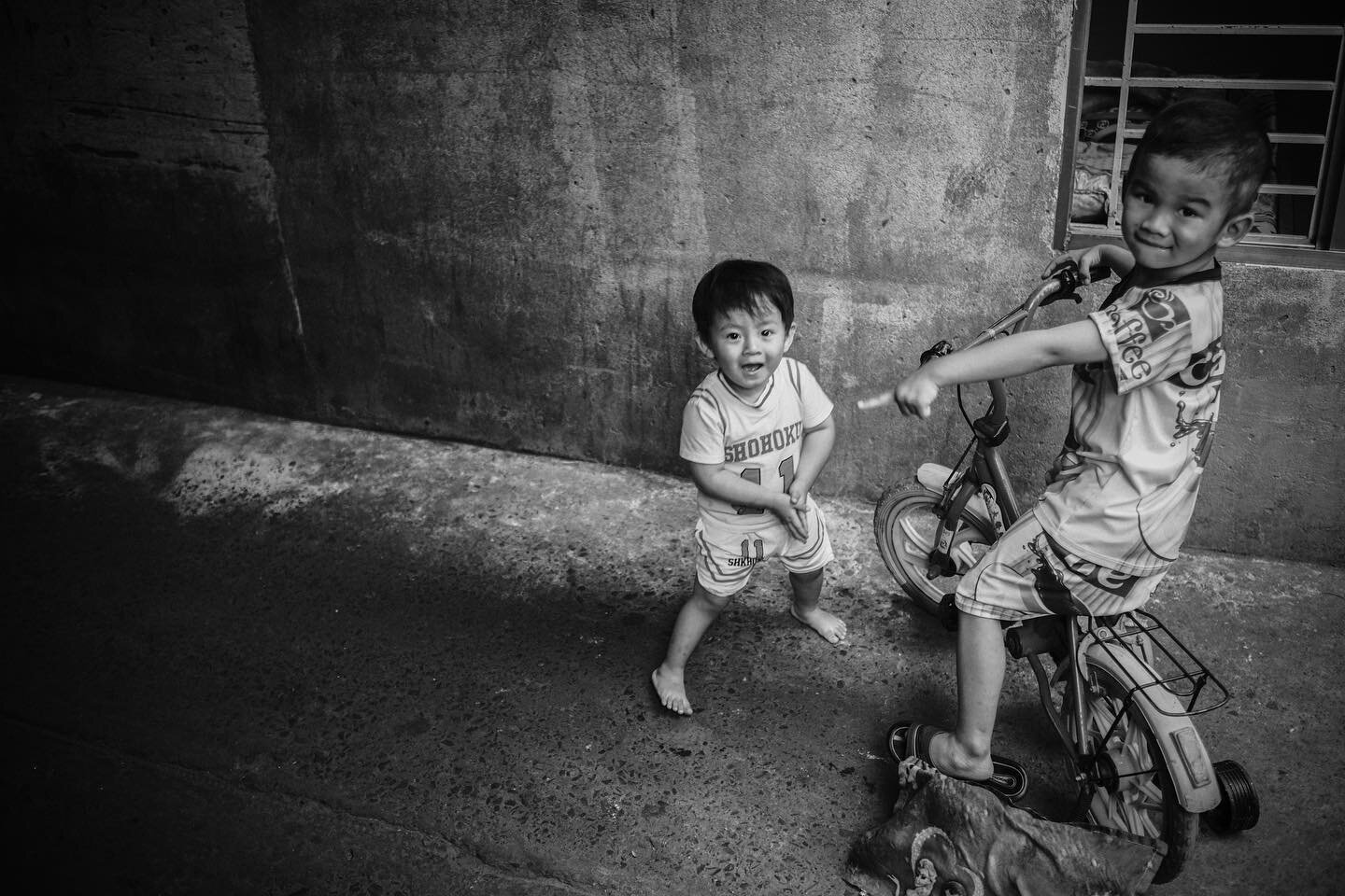 From my series &ldquo;Straight out the hood&rdquo;

Ho Chi Minh City, Vietnam | No.240103
@bricegelot &copy; #NSD5150
____