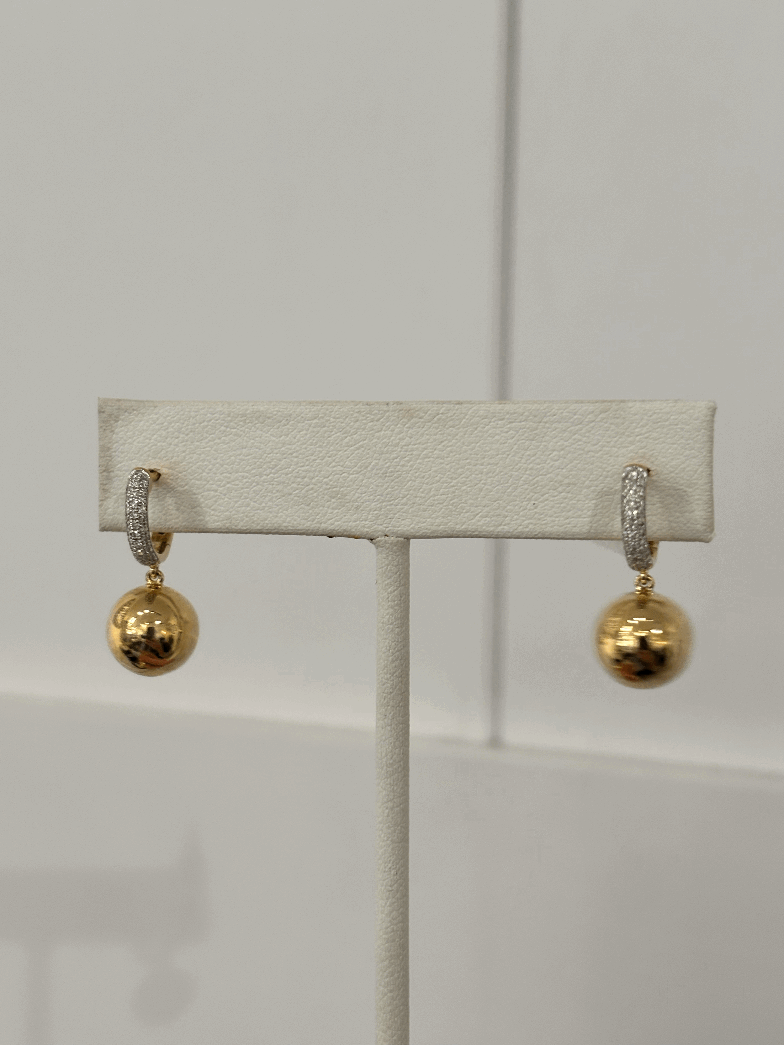 Pave diamond earring
