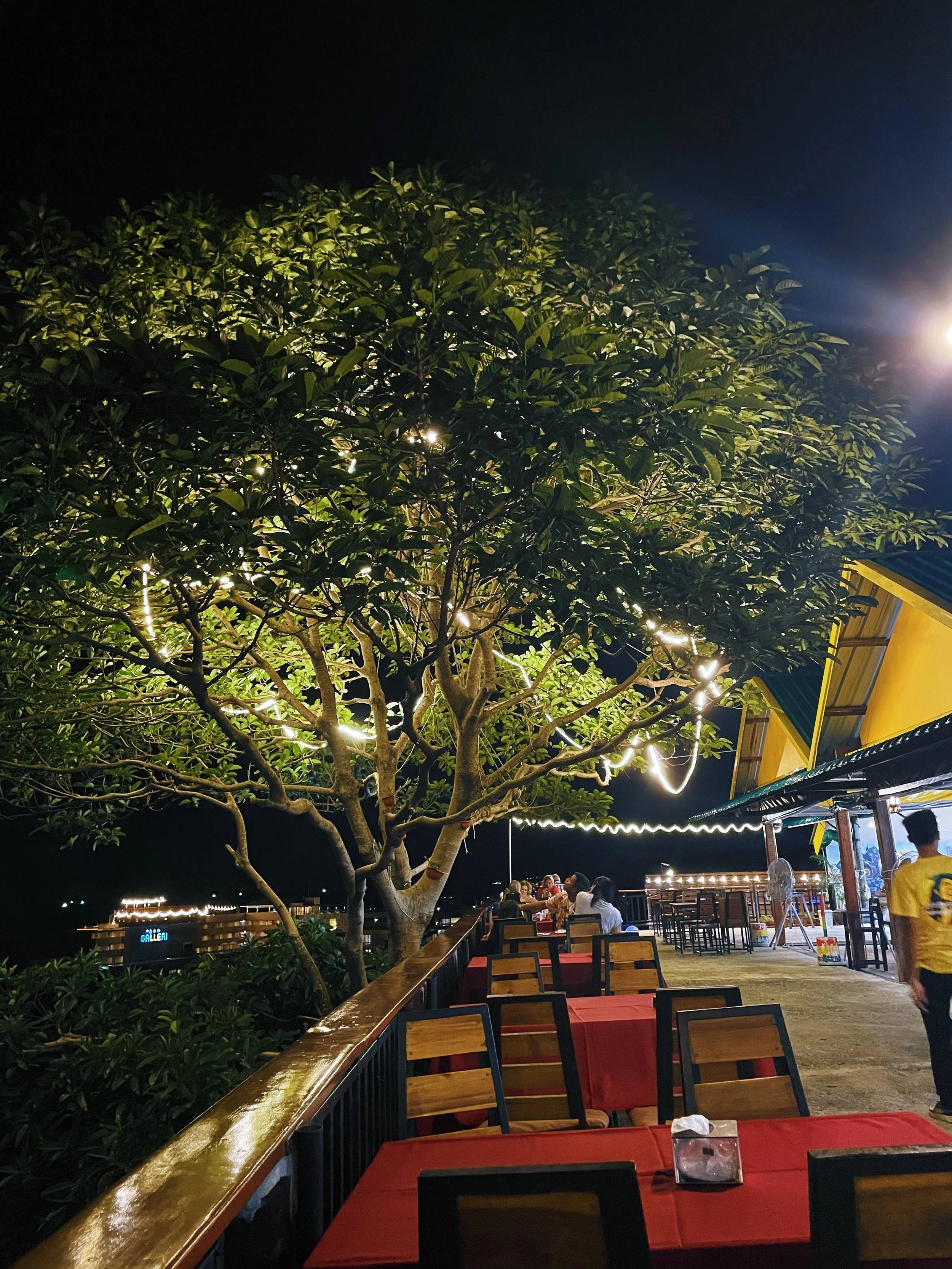 i almost dropped my phone all the ledge.jpeg