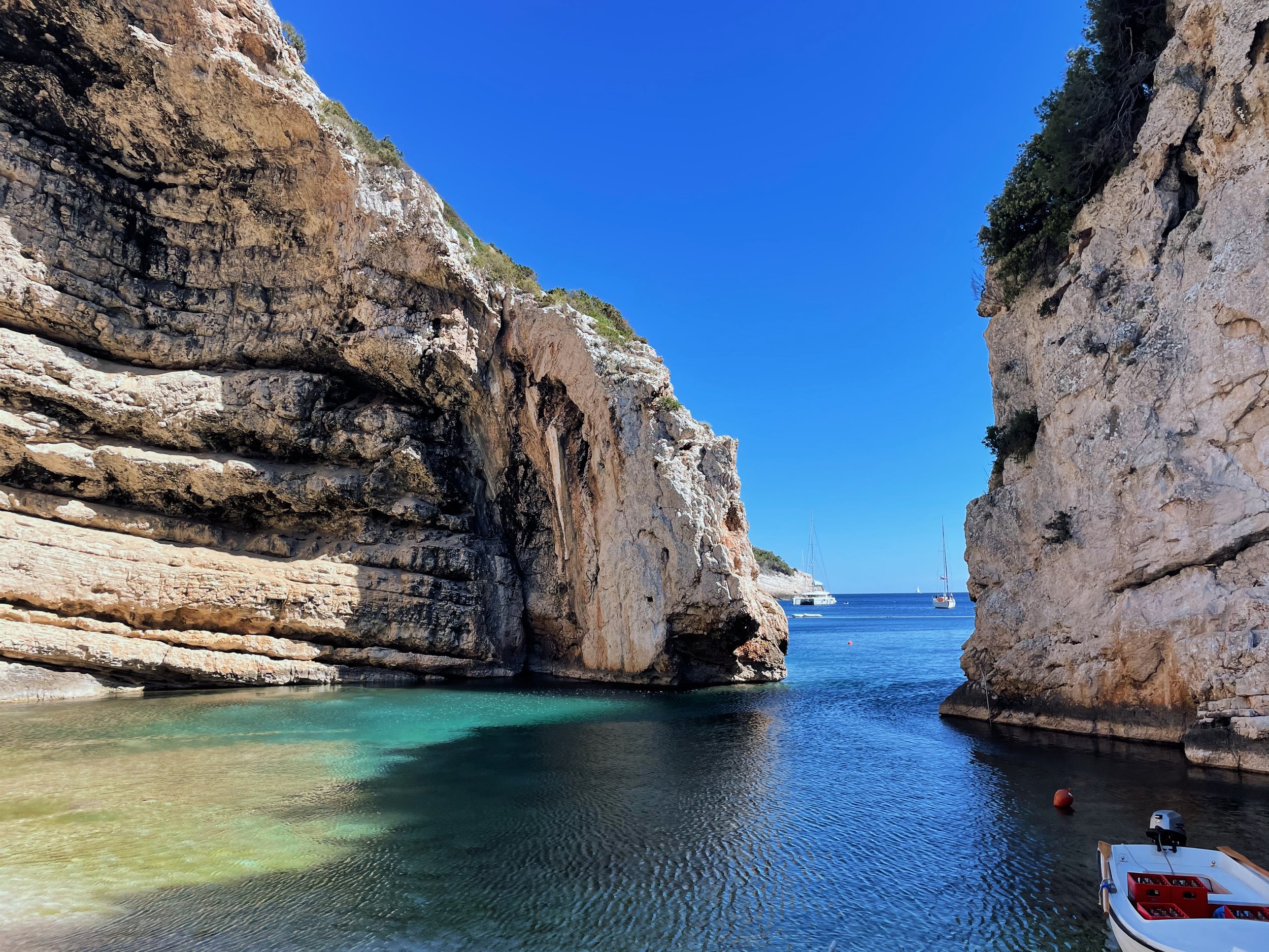 Stiniva Cove, Vis