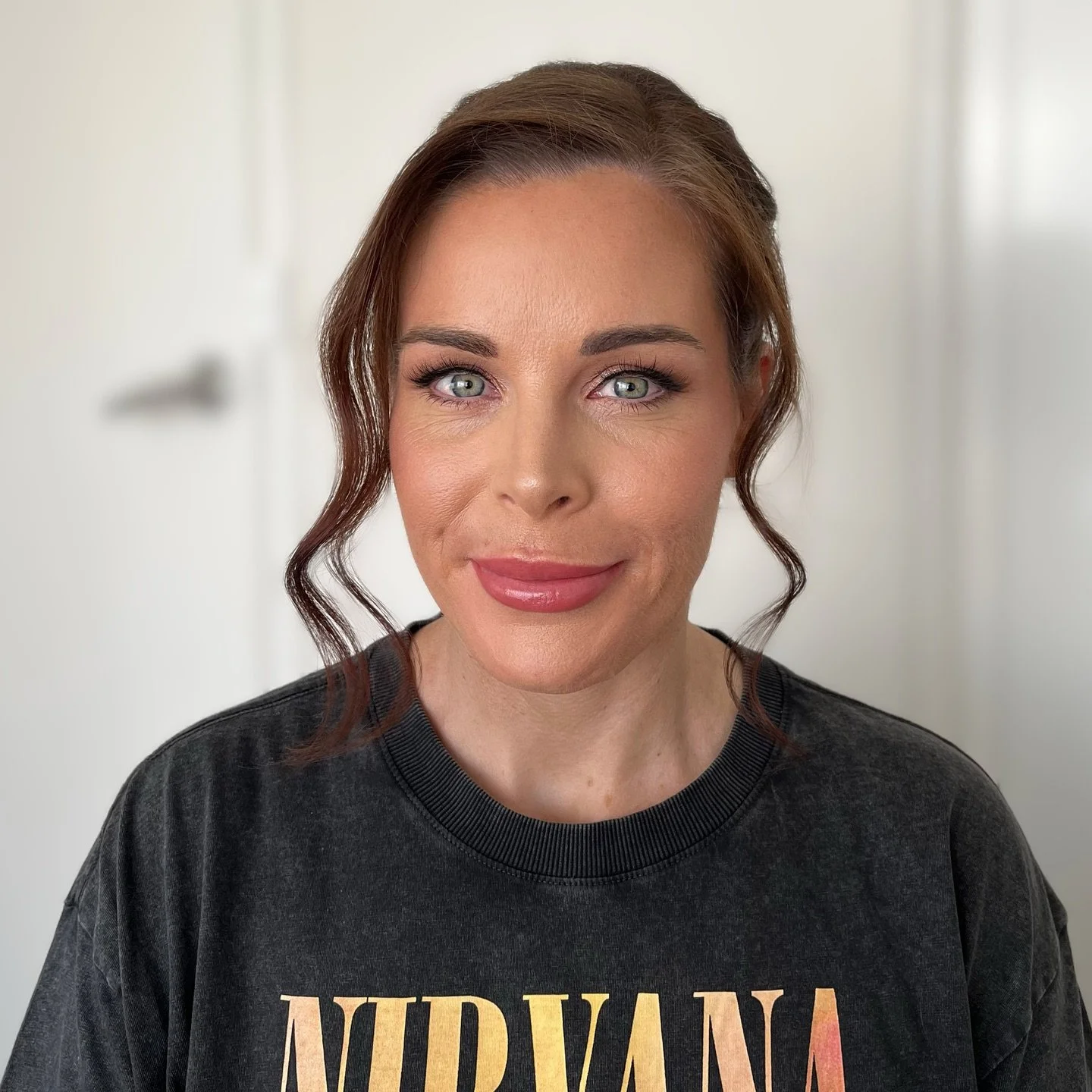 @lilmisspositive has proven that my makeup and hair lasts for more than 24 hours 🤪

@danessa_myricks Matte Colourfix in Blackout and Chocolate 
@esteelauder Double Wear in Tawny
@mcobeauty xtendlash Mascara