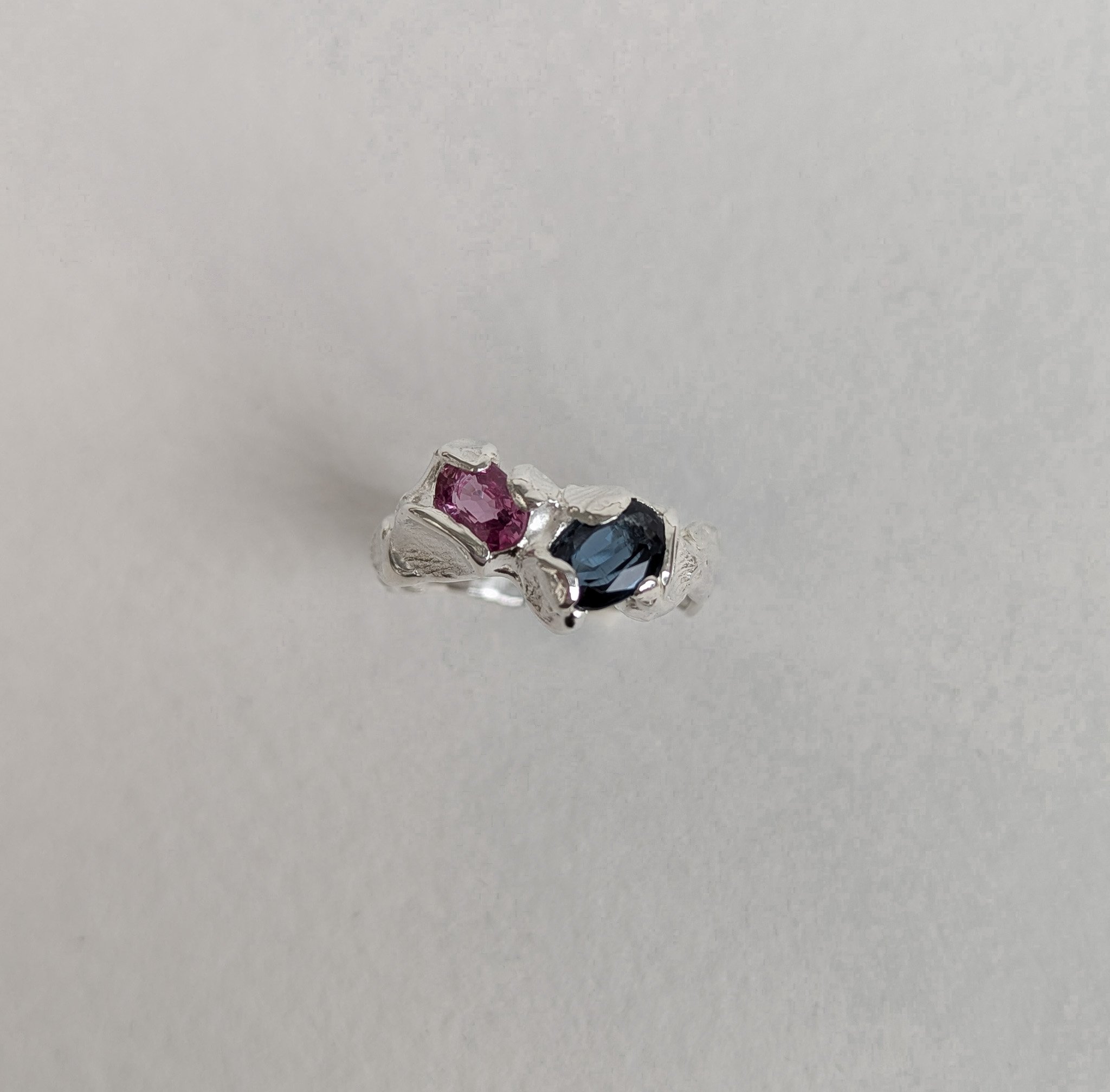 Bague Saphir rose et Disthène