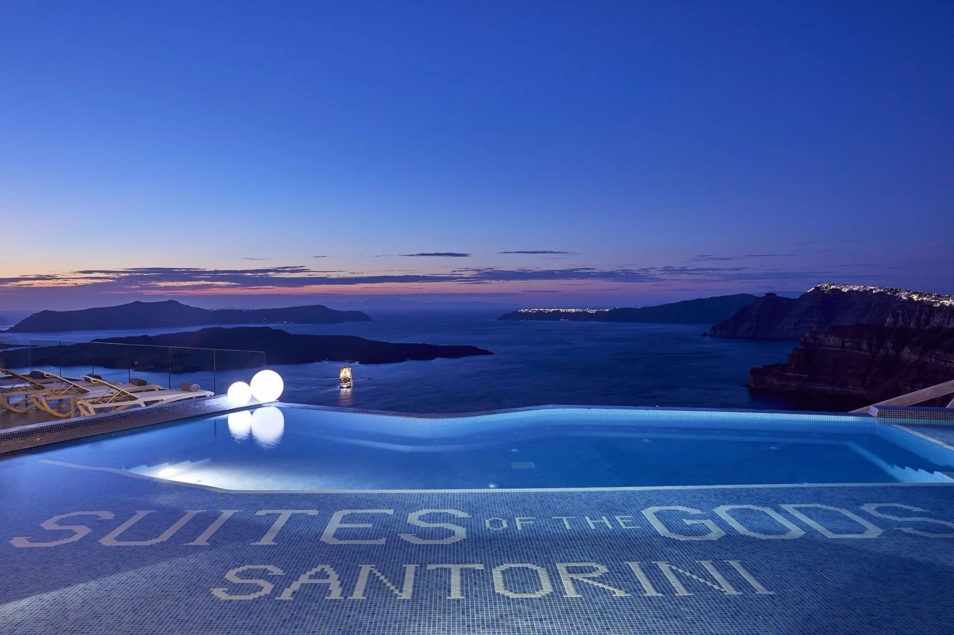 Suites of the gods spa suites Santorini