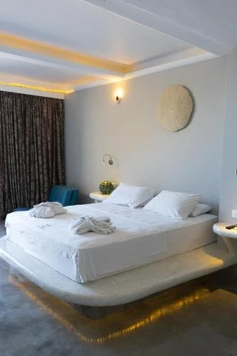 Demilmar Luxury Suites Santorini greece