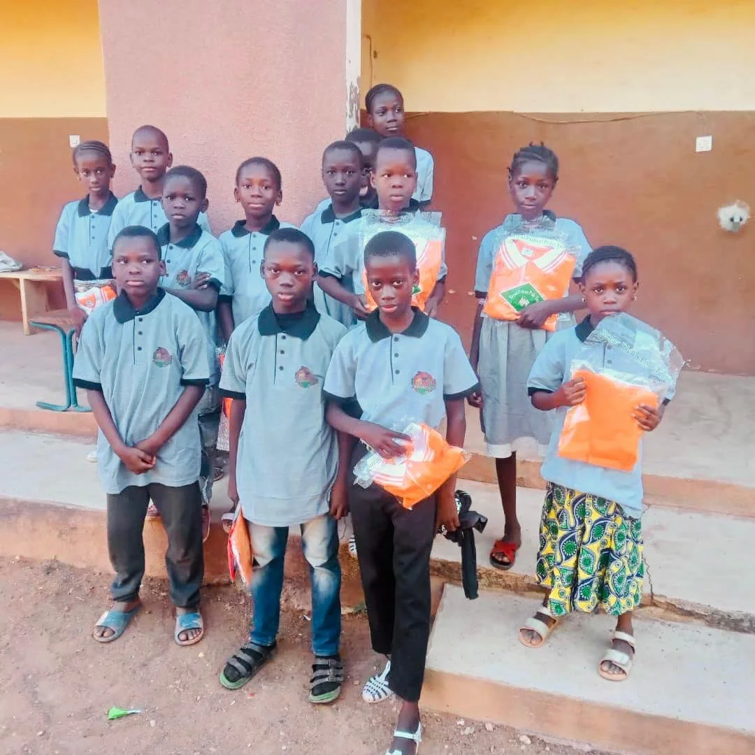 Changement d’école, changement d’uniforme.