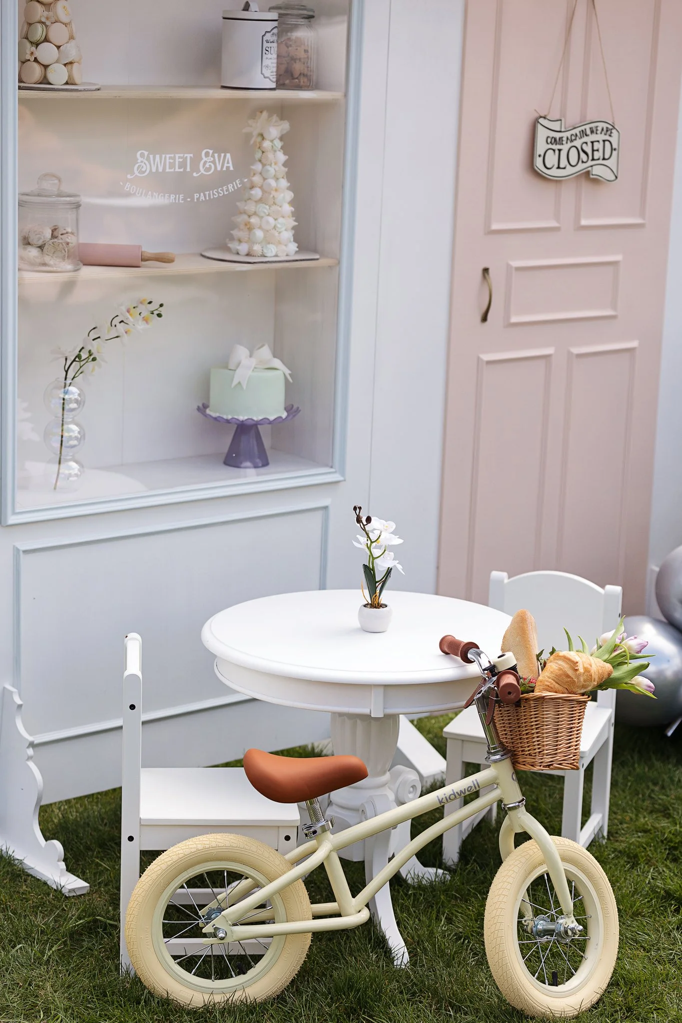 Decor cofetarie frantuzeasca autentica kids size evenimente premium Paris UAU Parties