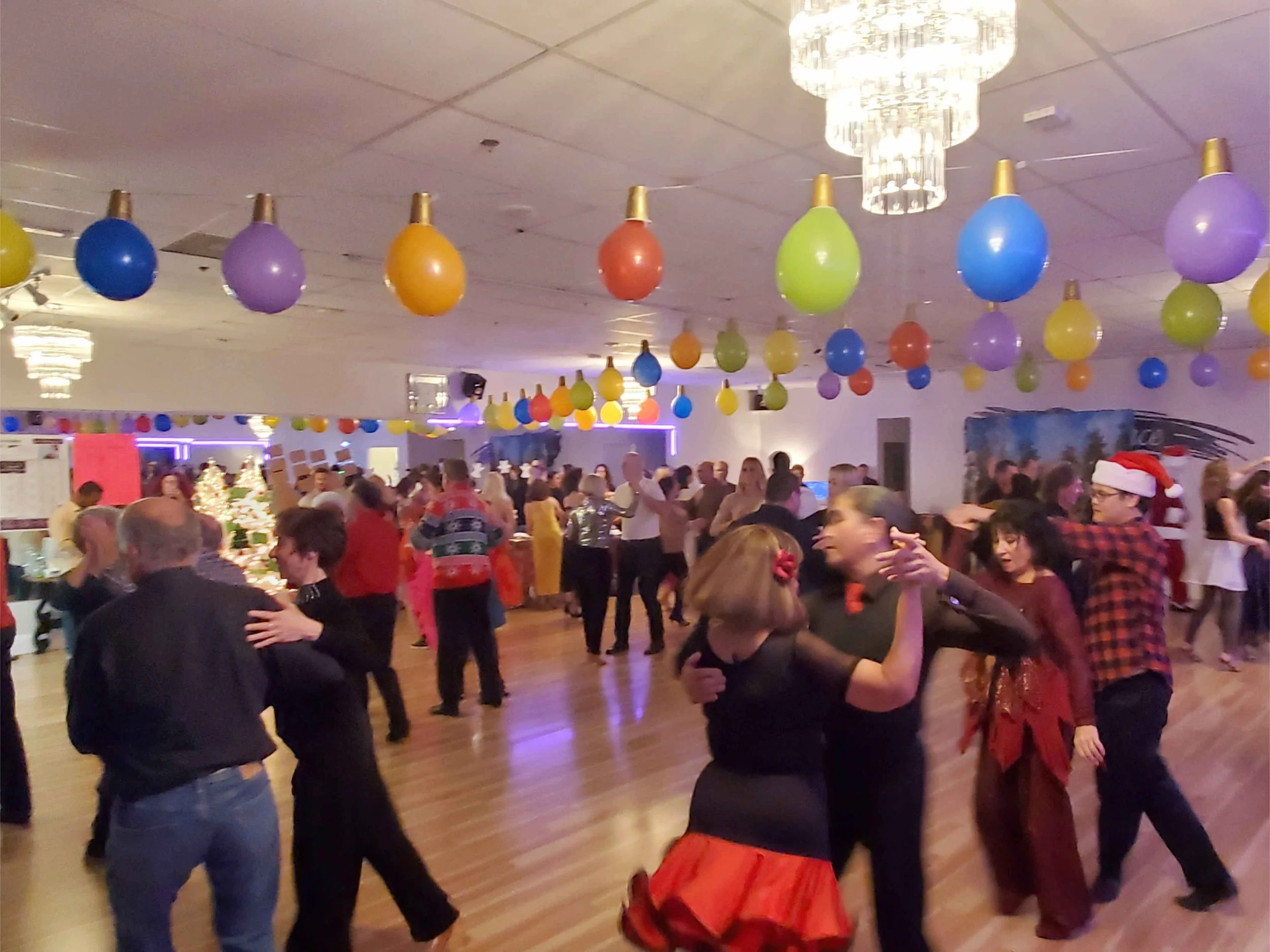 52-la-vida-dance-studio-christmas-party-group-dancing.jpg