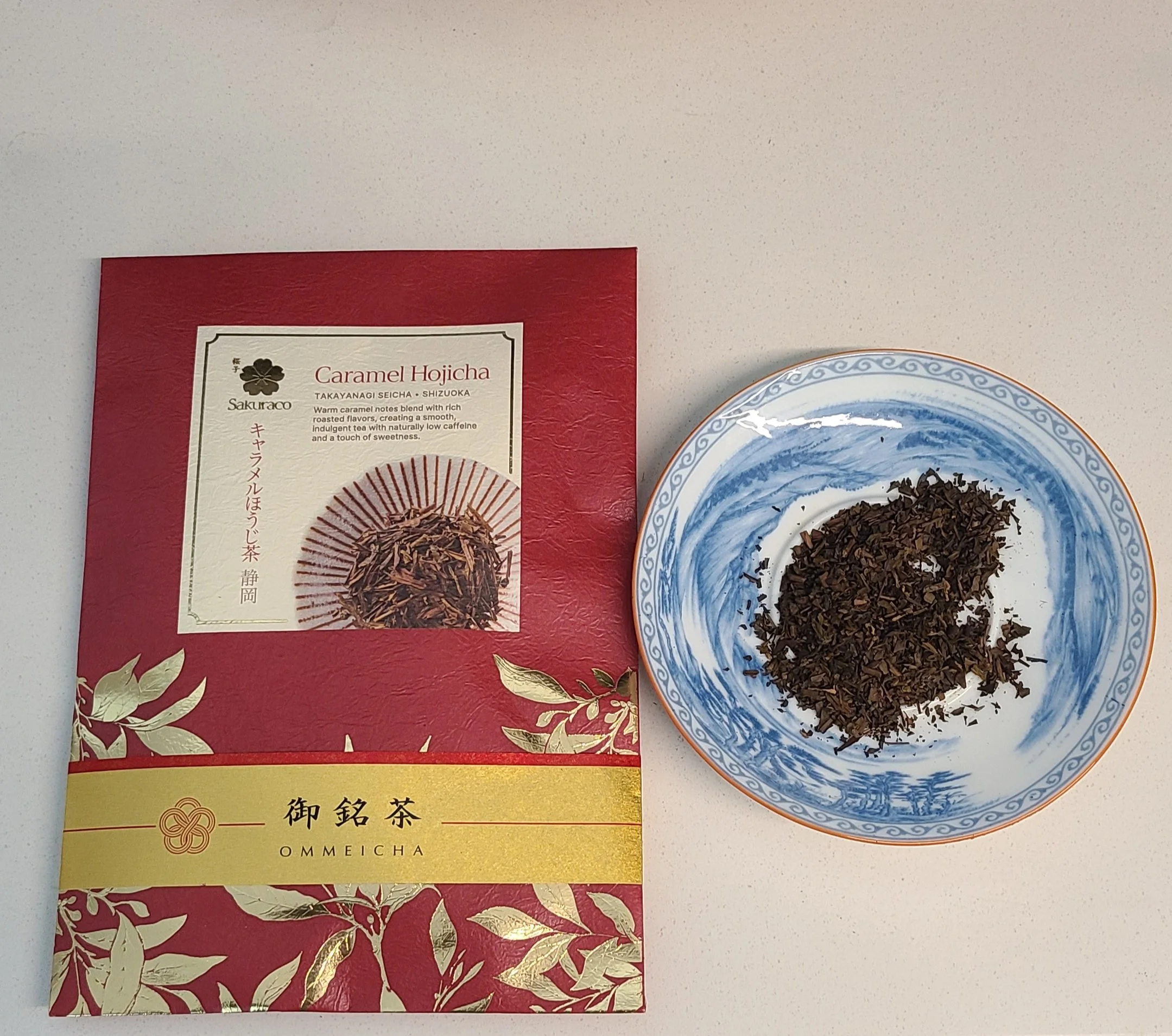 Caramel Hojicha and dry leaves