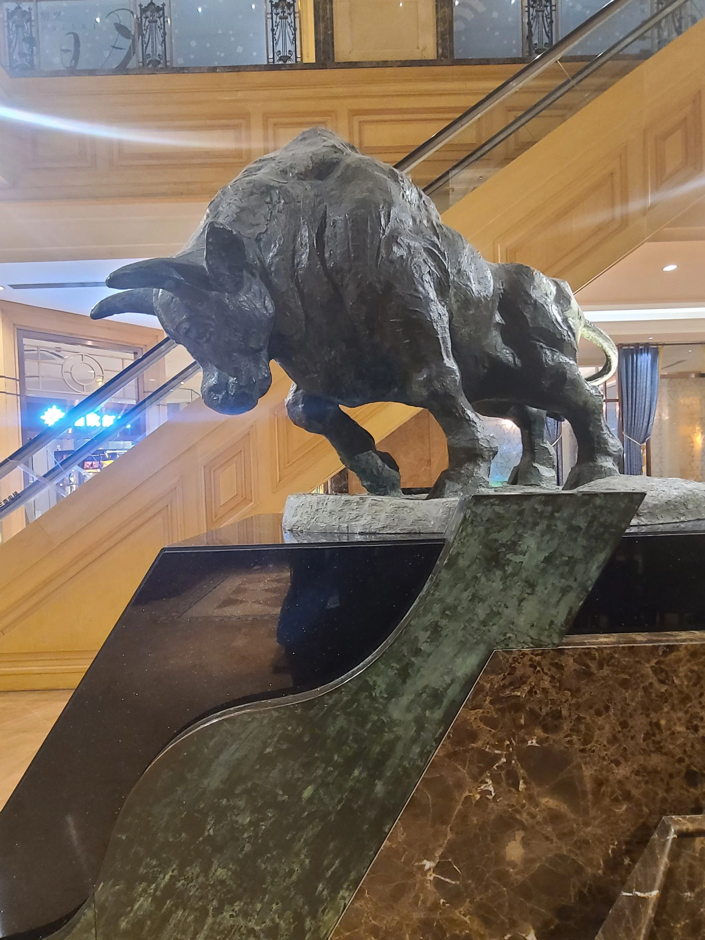 Crowne Plaza - lobby