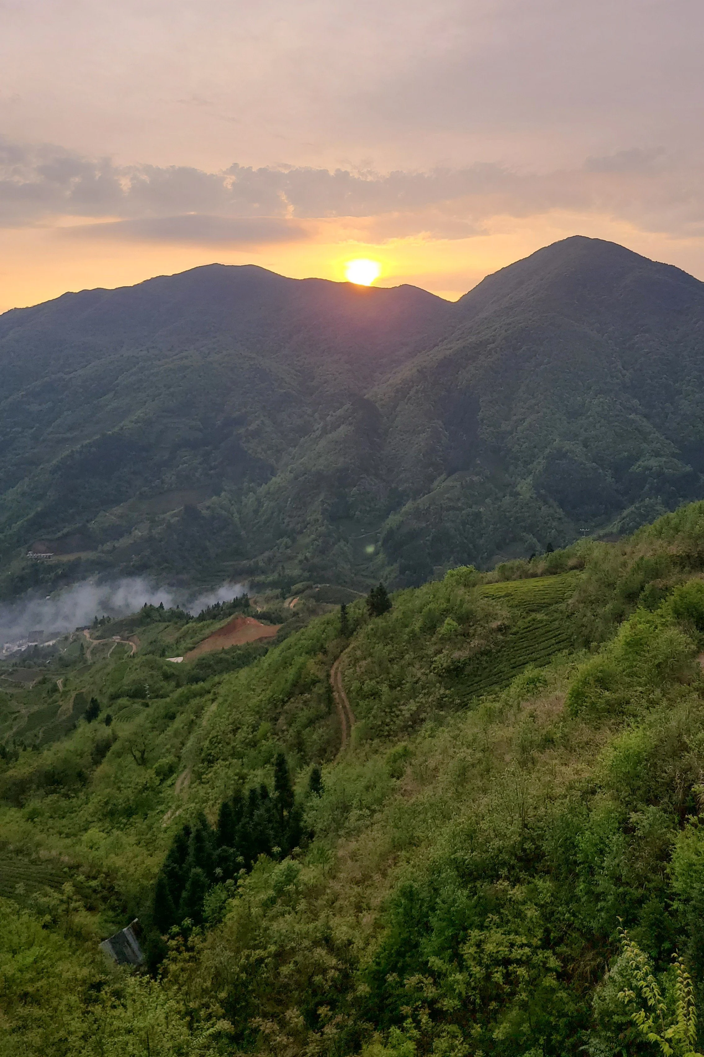 Sunrise above Jiaoyao (1650 m elevation)