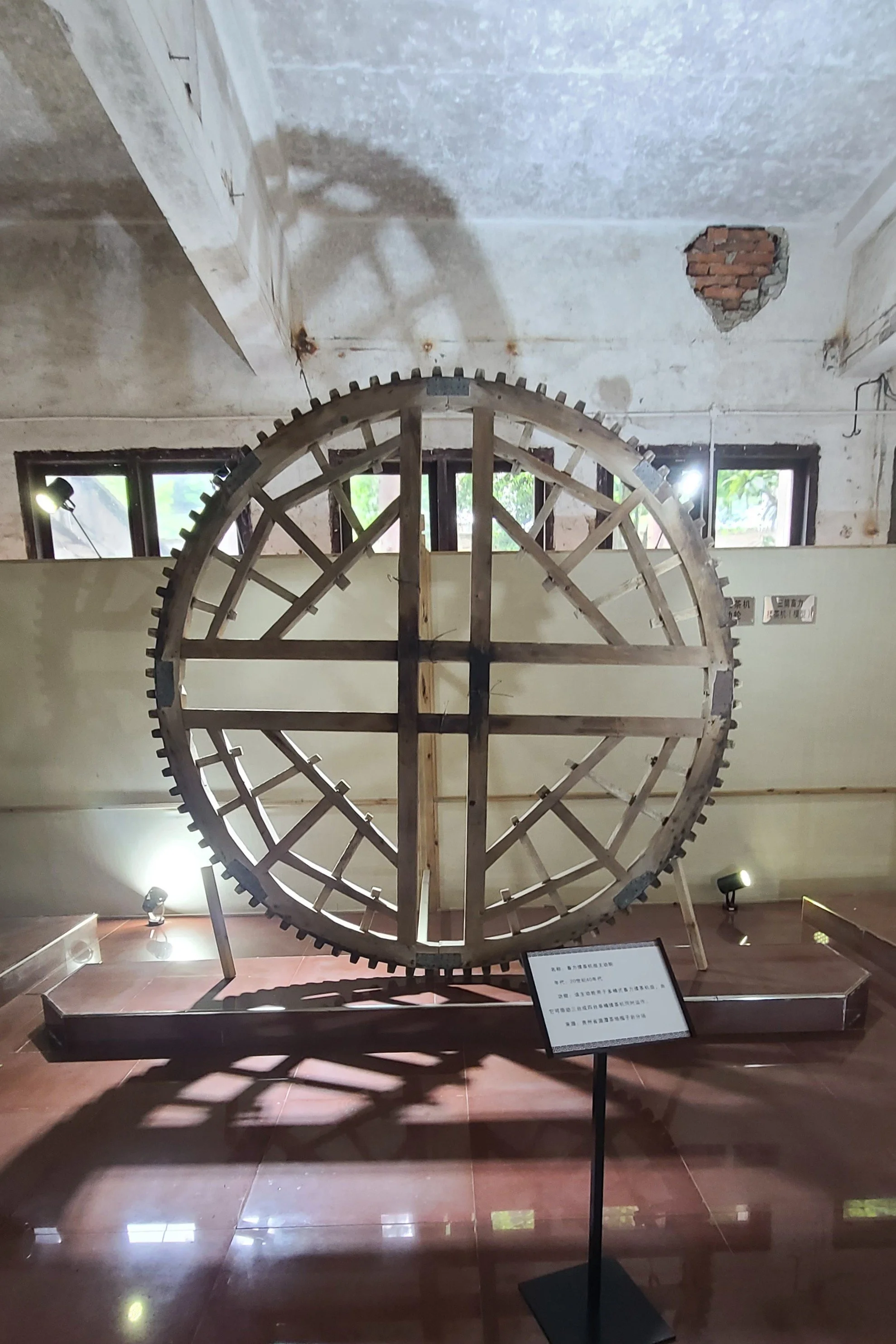Animal-powered tea kneading machine drive wheel