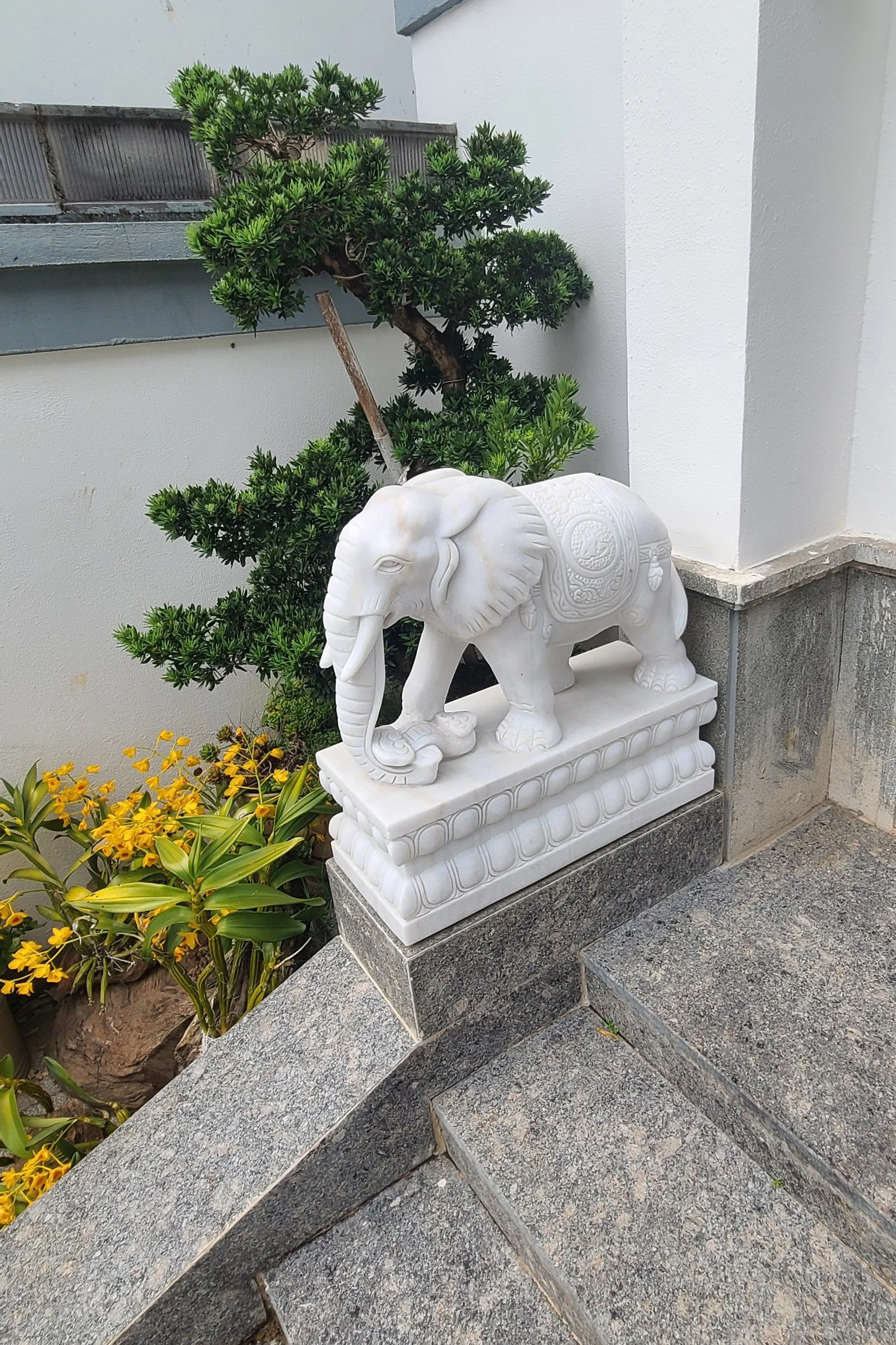 elephants everywhere here (like Thailand)