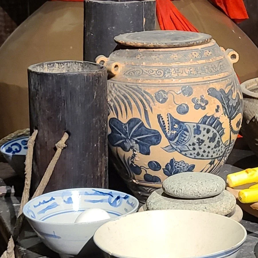 stunning fish canister