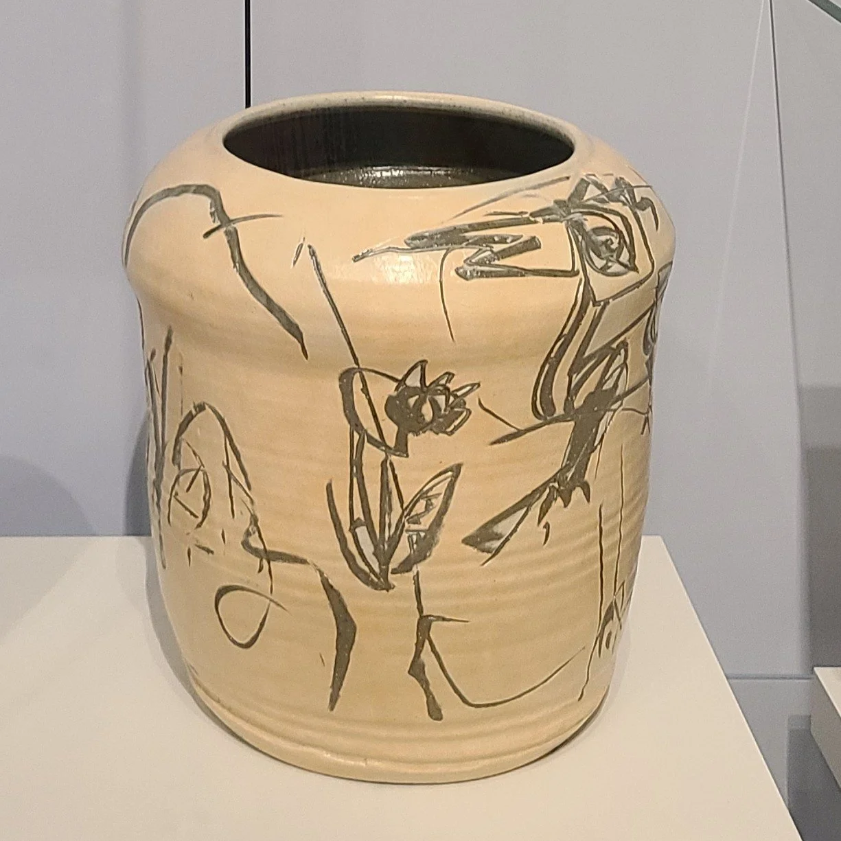 Jar, titled 'Dream' - Shin Sang-ho (1947-)