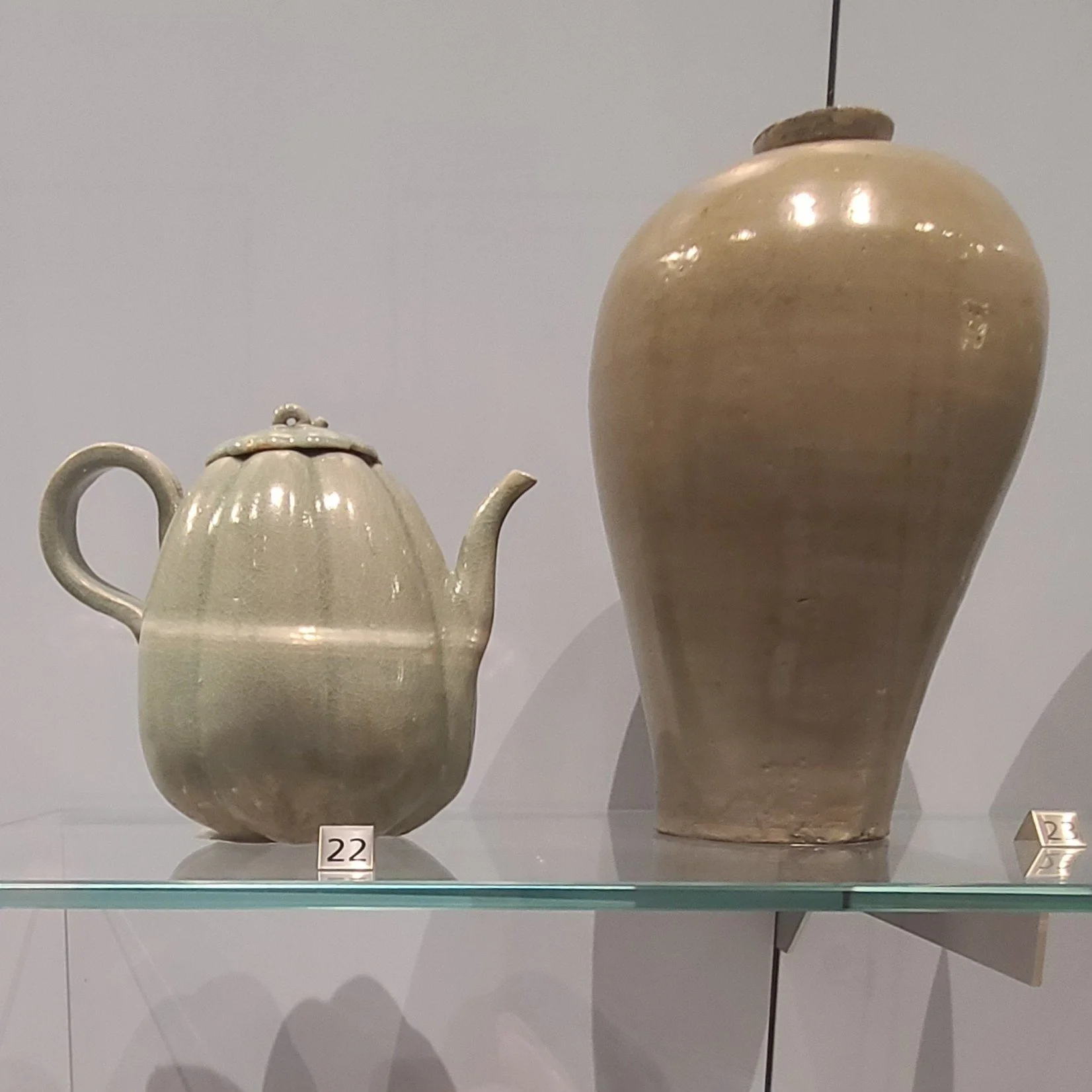 Goryeo (12th c) stoneware with celadon glaze