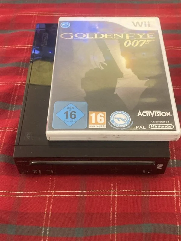 Black Wii Goldeneye bundle - Hardware