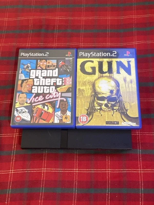 Playstation 2 slim console bundle - Hardware