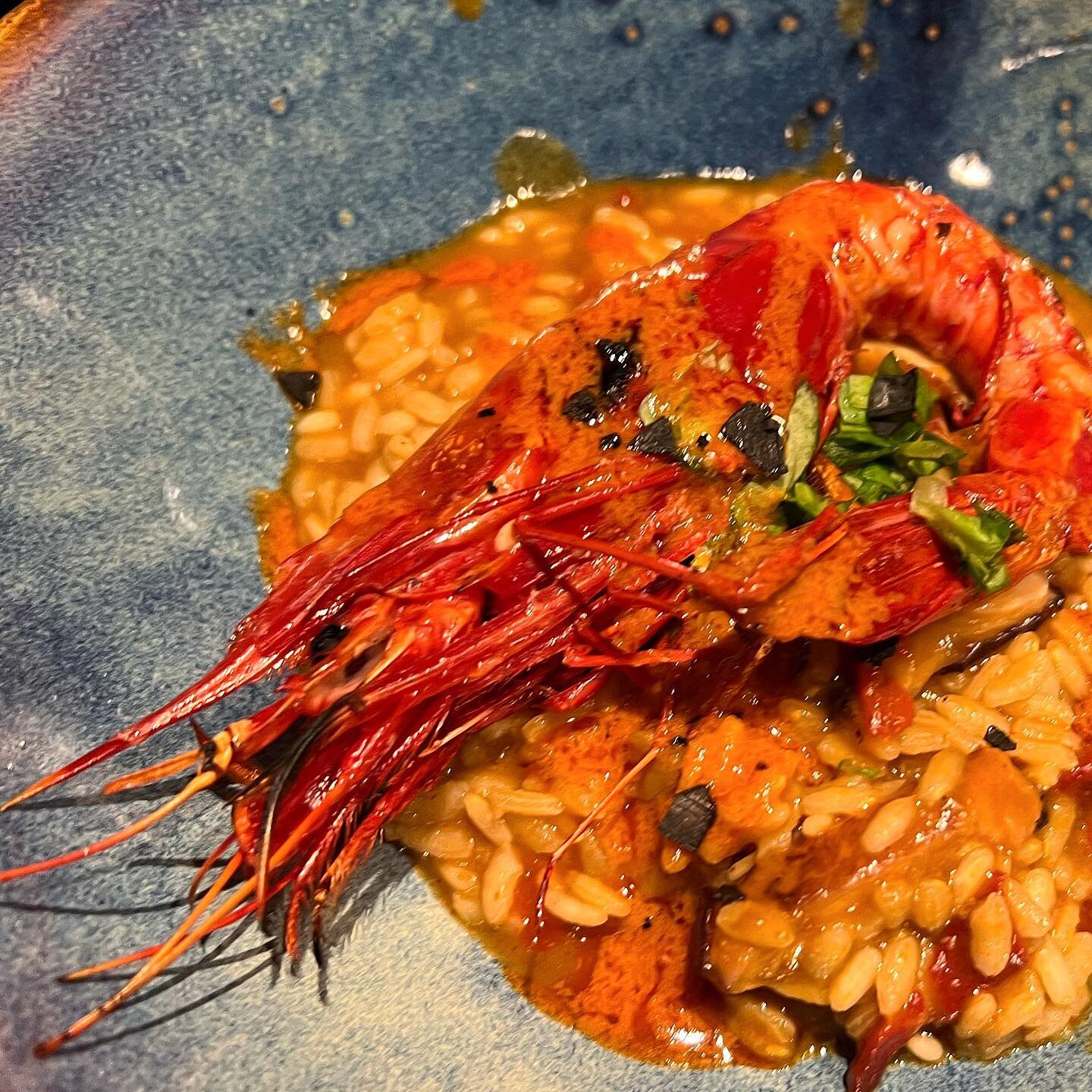 Arroz Caldoso de Gamba Roja XXL y Pulpo / de nuestro Menu Gourmand 🦐🥘🔥 para @genesishta #corporateeventsspain #cateringcorporativo