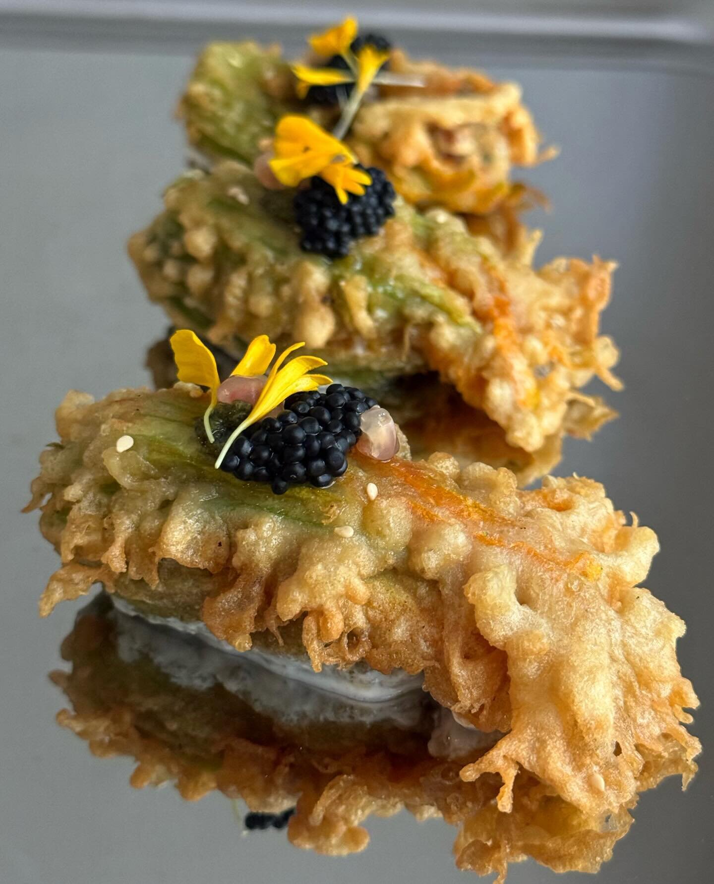 Flores de calabac&iacute;n en tempura.