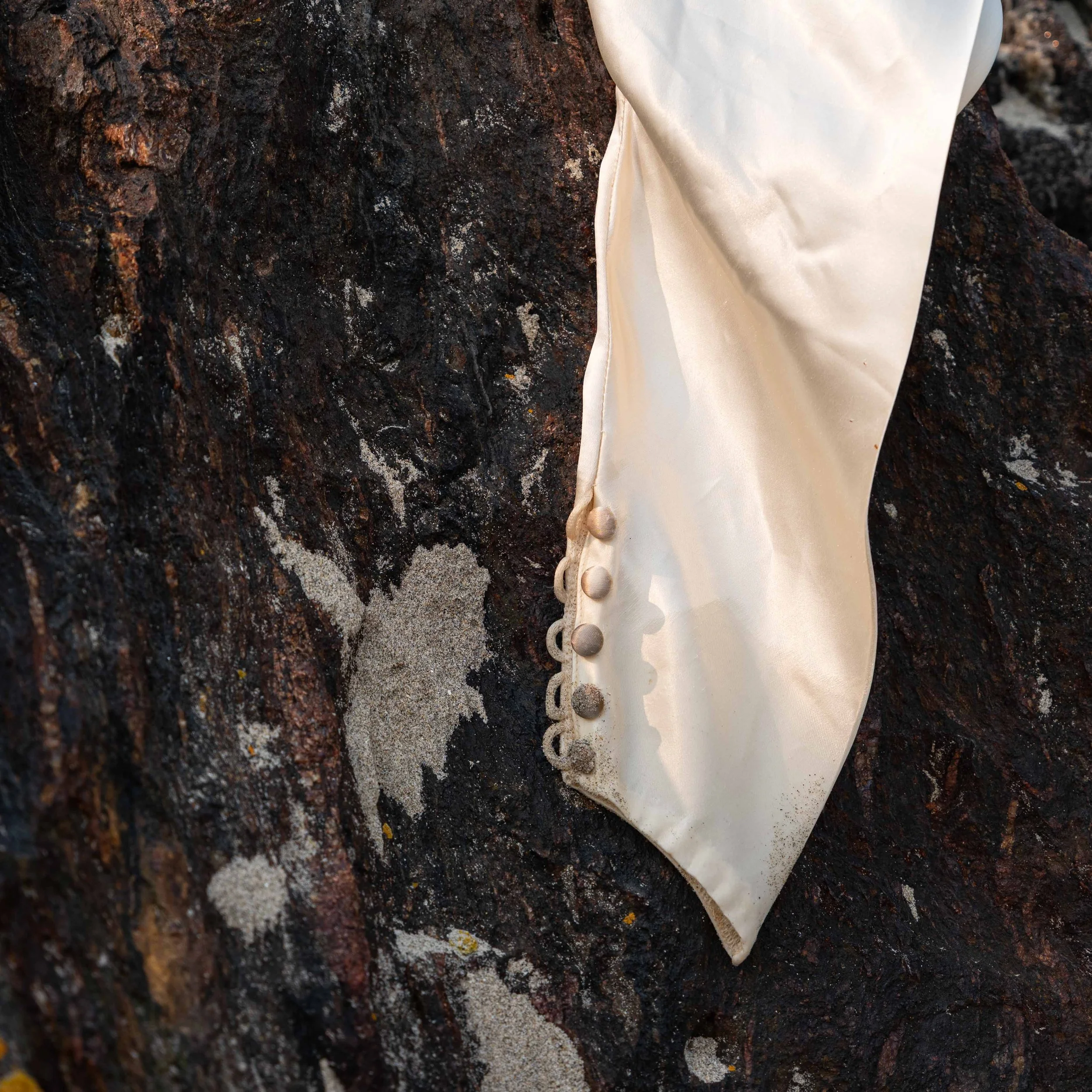 Objects Embodied in Earth with Lyn Swett Miller