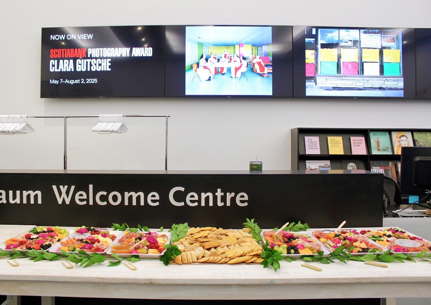 A graze table platter bundle for @scotiabank Photography Award celebration yesterday! They needed something light for the attendees to snack on before their 4-course meal later in the evening. This is a perfect example of when to go with the Graze ta