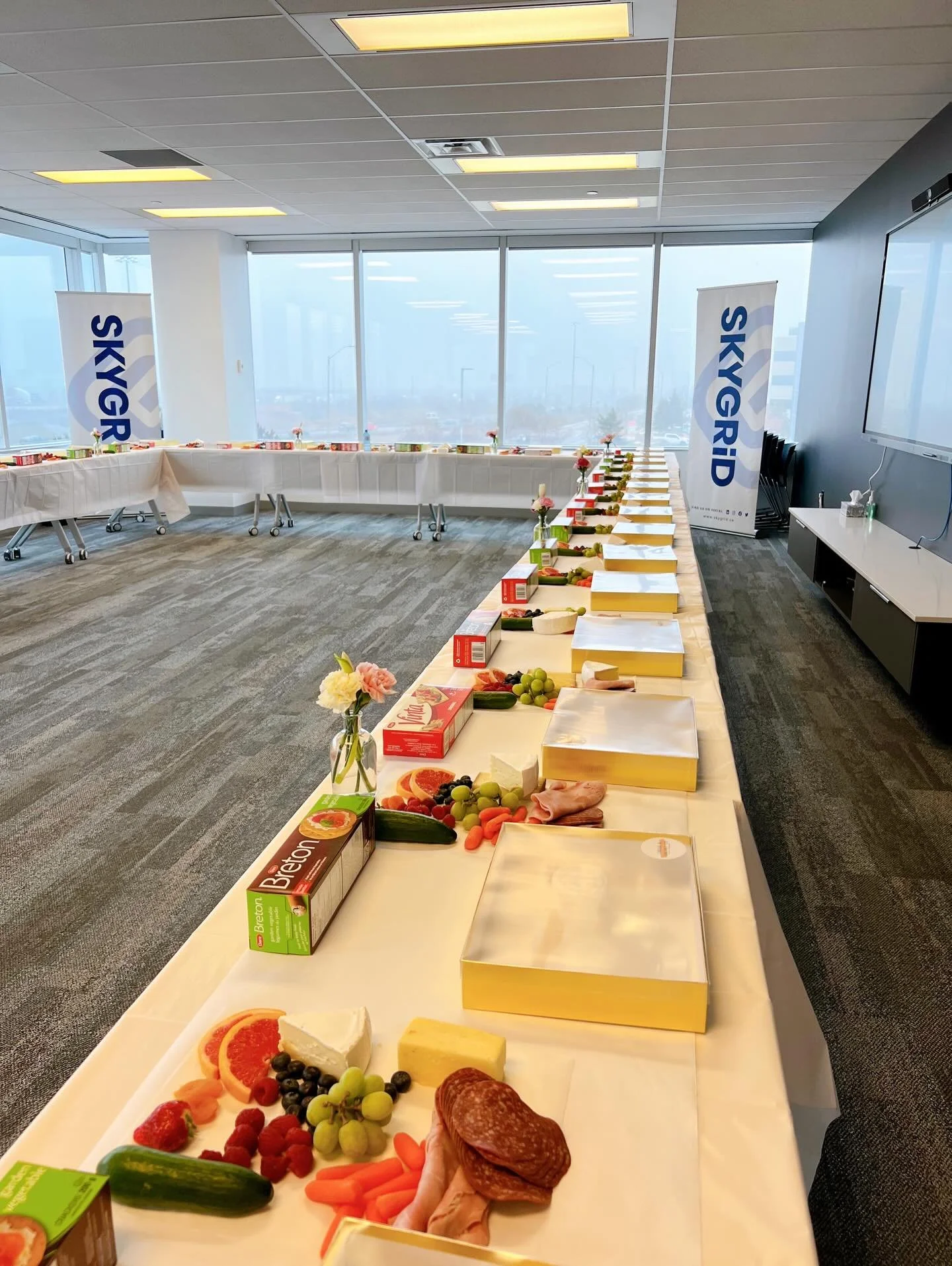 How to corporate right? ➡️Treat your employees to a lunch graze followed by a charcuterie workshop! What a nice way to break up a regular workday and show some appreciation&hellip;I&rsquo;m sure we could all do with a little of that these days. Thank