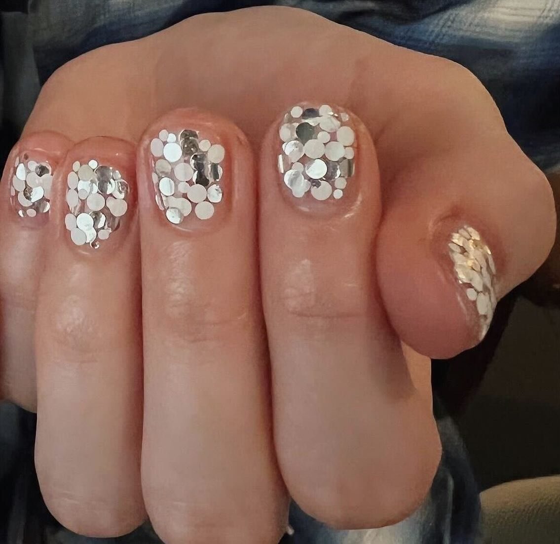 여름 패션의 완성은 네일 💅

기분 전환, 그리고 룩의 포인트가 되어주는 네일아트들을 소개합니다.

가장 마음에 드는 스타일을 골라보세요 🩵