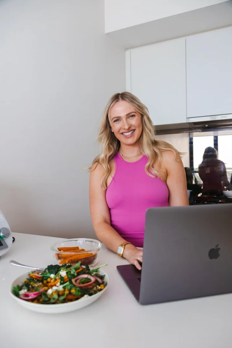 Georgie from Wellbeing George reviewing functional pathology results