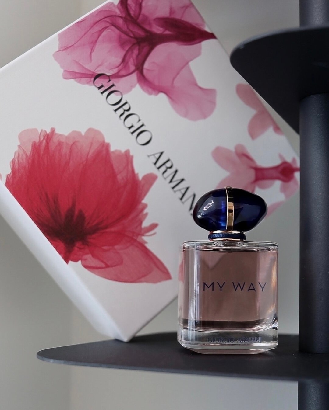 I recently discovered Armani My Way Eau de Parfum, and it completely blew me away! This luxurious and captivating fragrance is perfect for women who want to express their individuality and celebrate their unique journey in life. It's a blend of high-