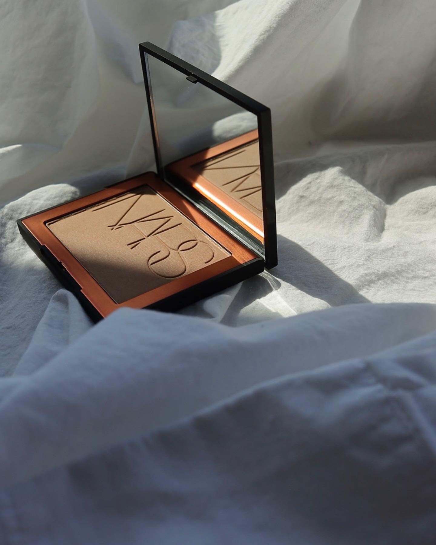 Get ready to turn up the heat with @narsissist ' The Laguna Collection. Discover the beauty of bronzing and embrace the sultry, sunkissed, and sensational look this season.
⠀⠀⠀⠀⠀⠀⠀⠀⠀
Whether you're looking to enhance your natural beauty or want to cr