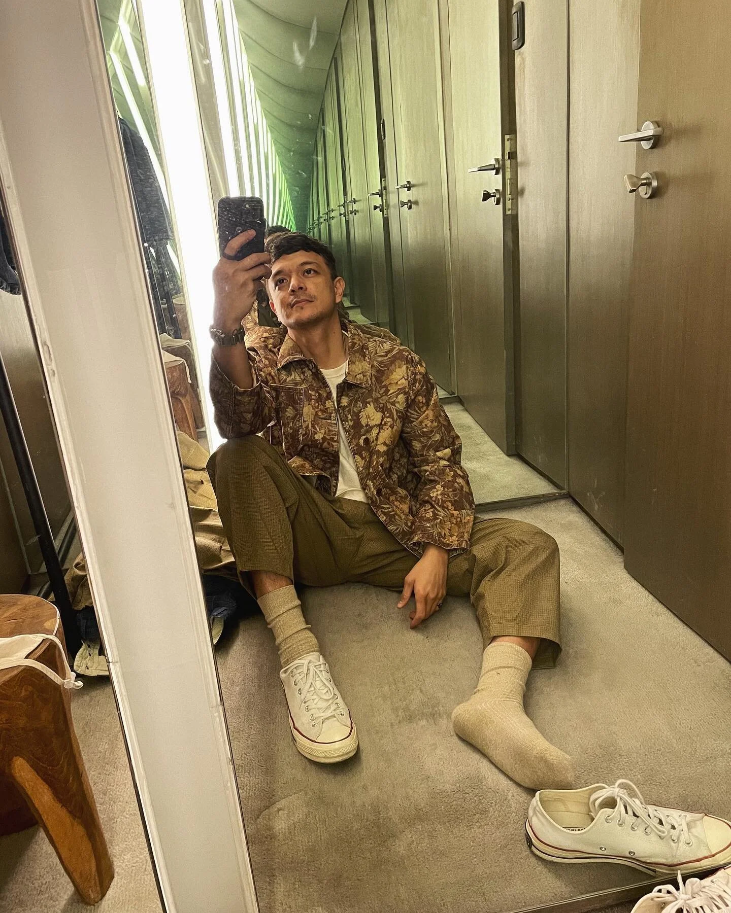 #MirrorShot
#FeltCute
#FeltCool
#Iphone 
#instacool
#Fashion
#ColorPalette

May na-miss out ba akong hashtag?