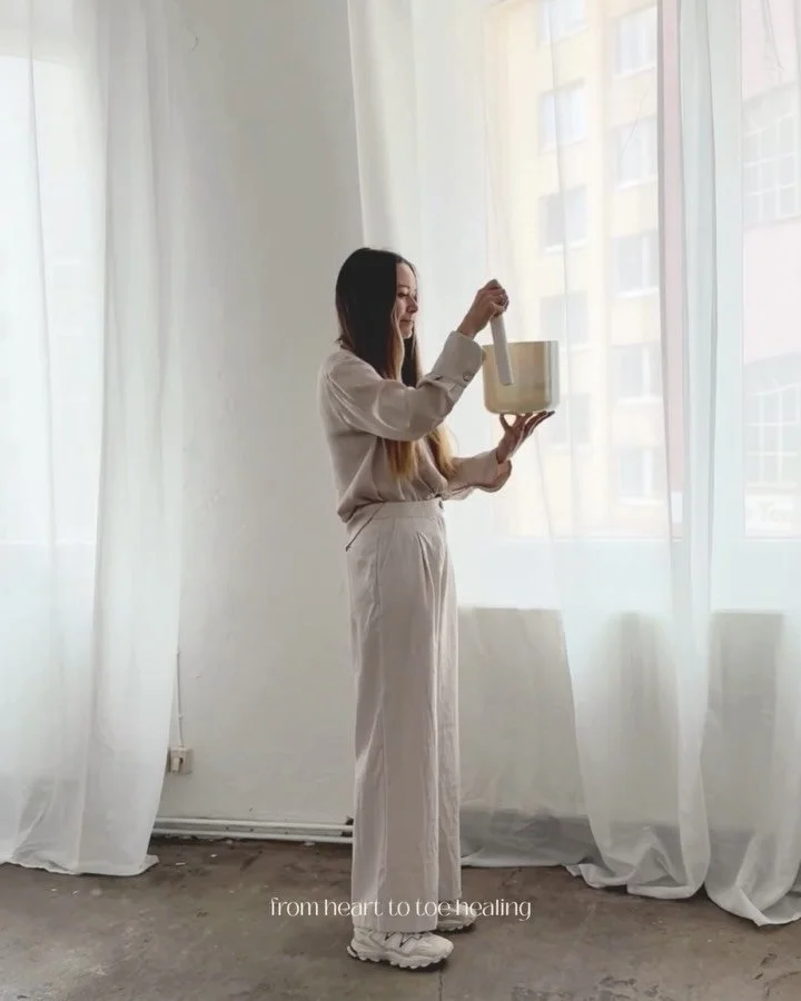 Energetic Sound Bath.

Du m&ouml;chtest einfach nur entspannen, den Stress loslassen, Energie auftanken und dich wieder ausgeglichener f&uuml;hlen? Ab n&auml;chster Woche lade ich dich zu w&ouml;chentlichen Sound Baths in Bad Homburg ein.

Das besond