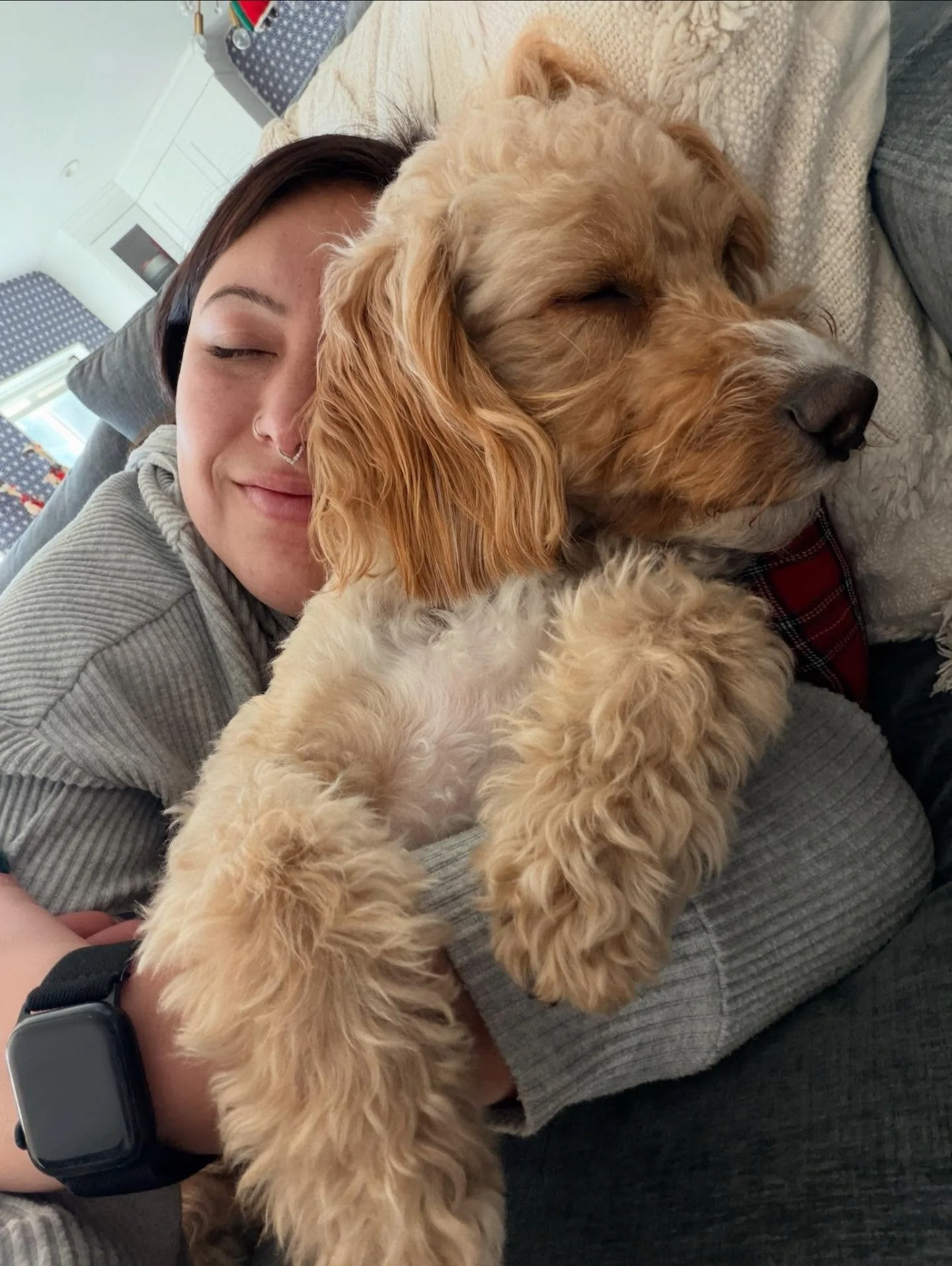 The best part of this job will always be the unconditional love we get from your pets.

The surprise kisses, the tiny paws on our shoulders, the way they snuggle with us because we make them feel safe&hellip;

These moments are everything. 🥰💚

#nig