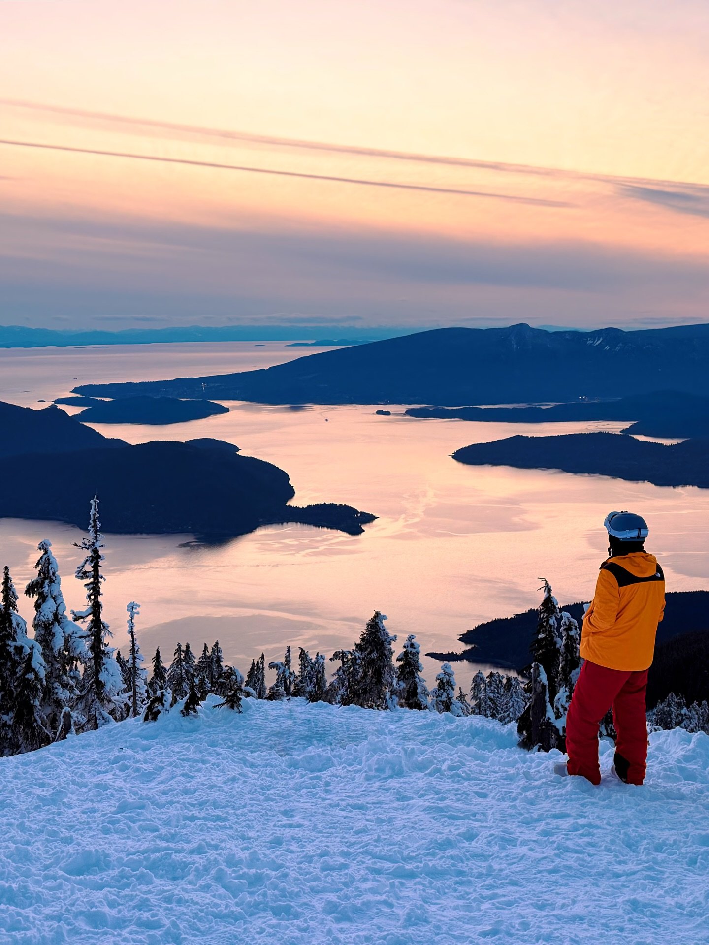 Stunning view! Appreciate the snapshot
@sonyays.jpg

#travel #snowboarding #canad&aacute; #nature