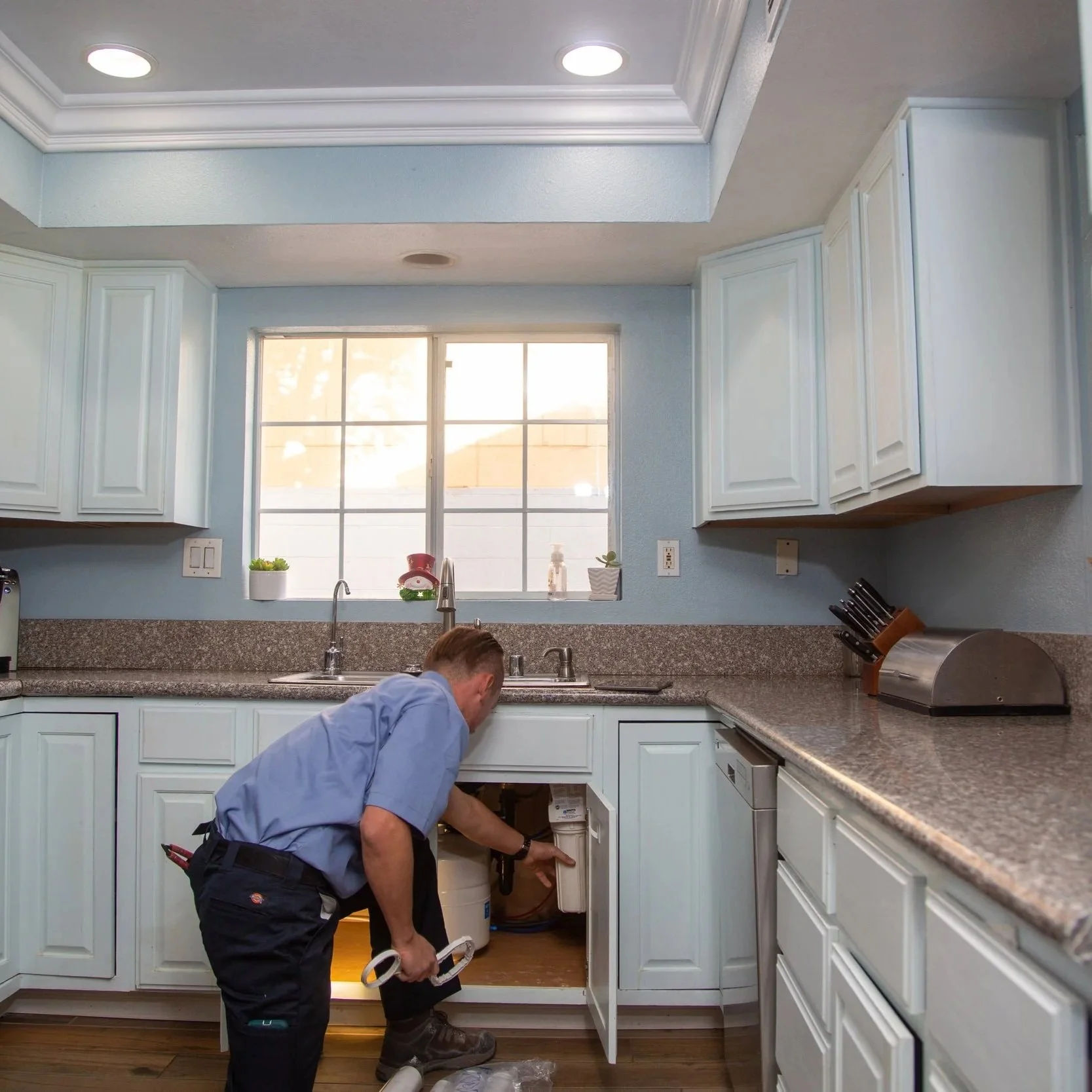 Modern kitchens increasingly sit at the intersection of sustainability goals and functional design, especially in areas where water usage, waste management regulations, and infrastructure capacity vary by region.