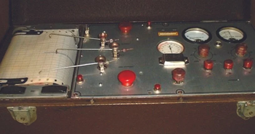 This might be the kind of Keeler polygraph machine used on Johnny: this one belongs to the Baltimore PD, and is dated 1955. 