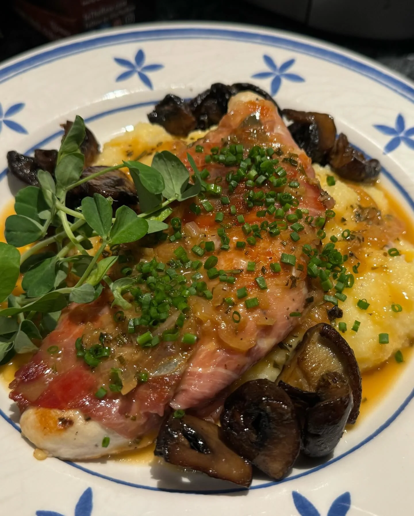 🐓All the chicken dishes for Mr. Soprano, himself! I love these Italian classics&hellip; and my Jewish twists on them

Chicken saltimbocca with polenta and roasted mushrooms | Chicken Marsala with mashed potatoes and broccolini | Roasted @tide_mill_f