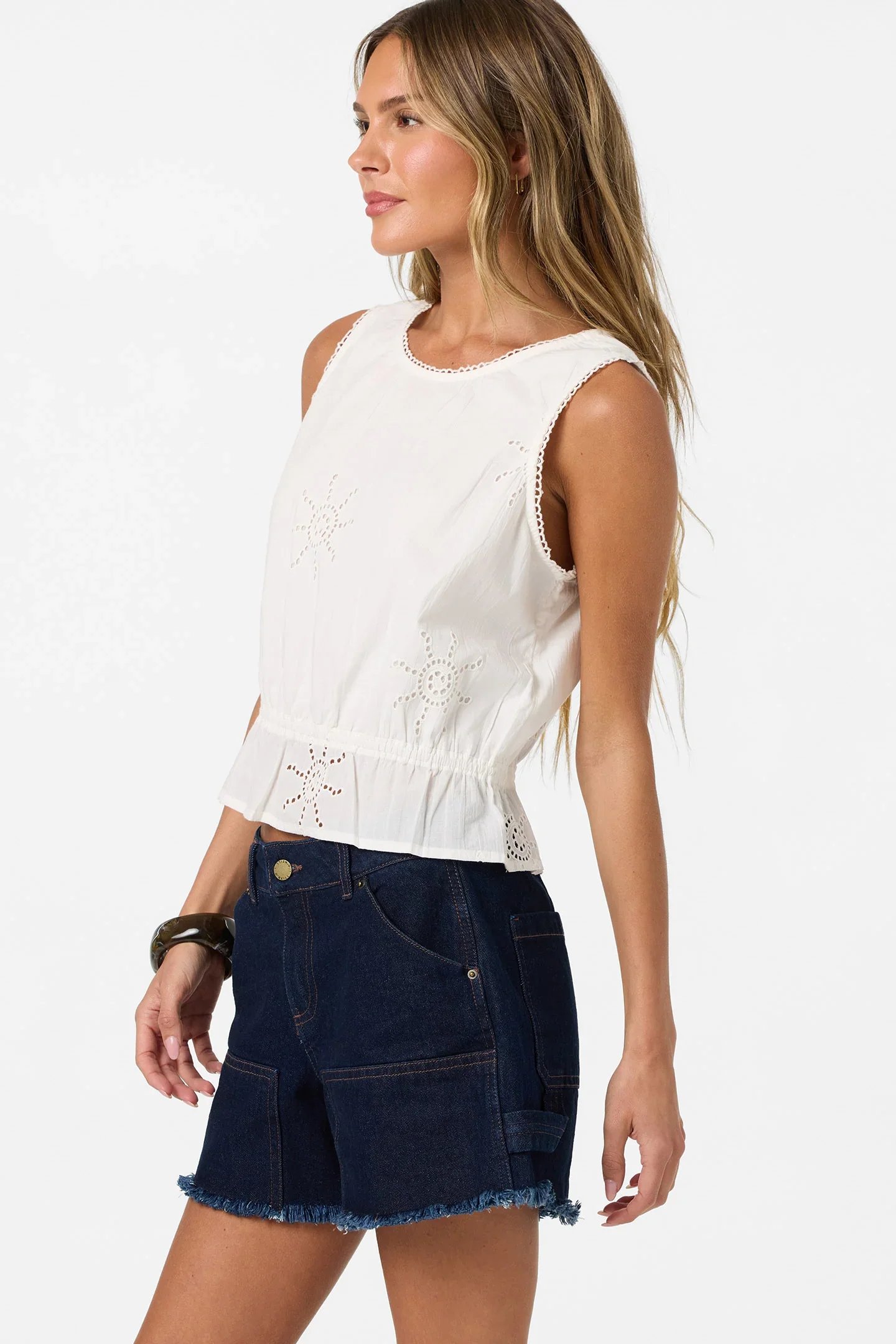 FA2640402_WHT_5.jpg.webp