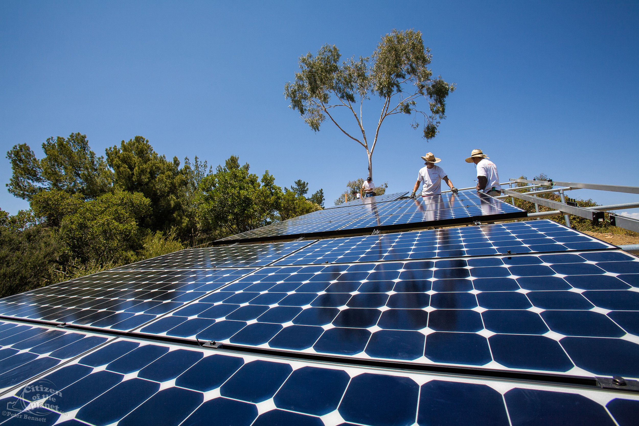 solution-to-the-rooftop-solar-vs-big-utility-solar-question-remains