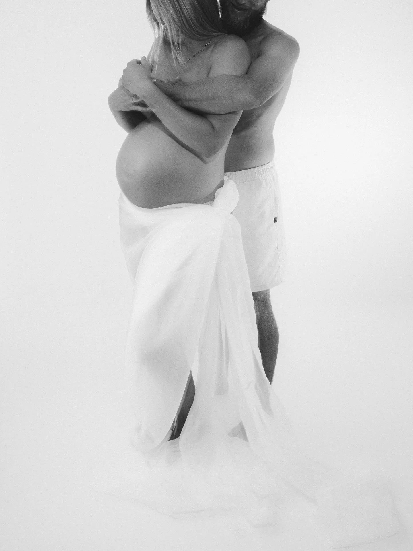 A studio session for this baby on the way 🤍
Sucker for a black and white and easy work for me with these subjects 👏🏼

*insta does a weird crop