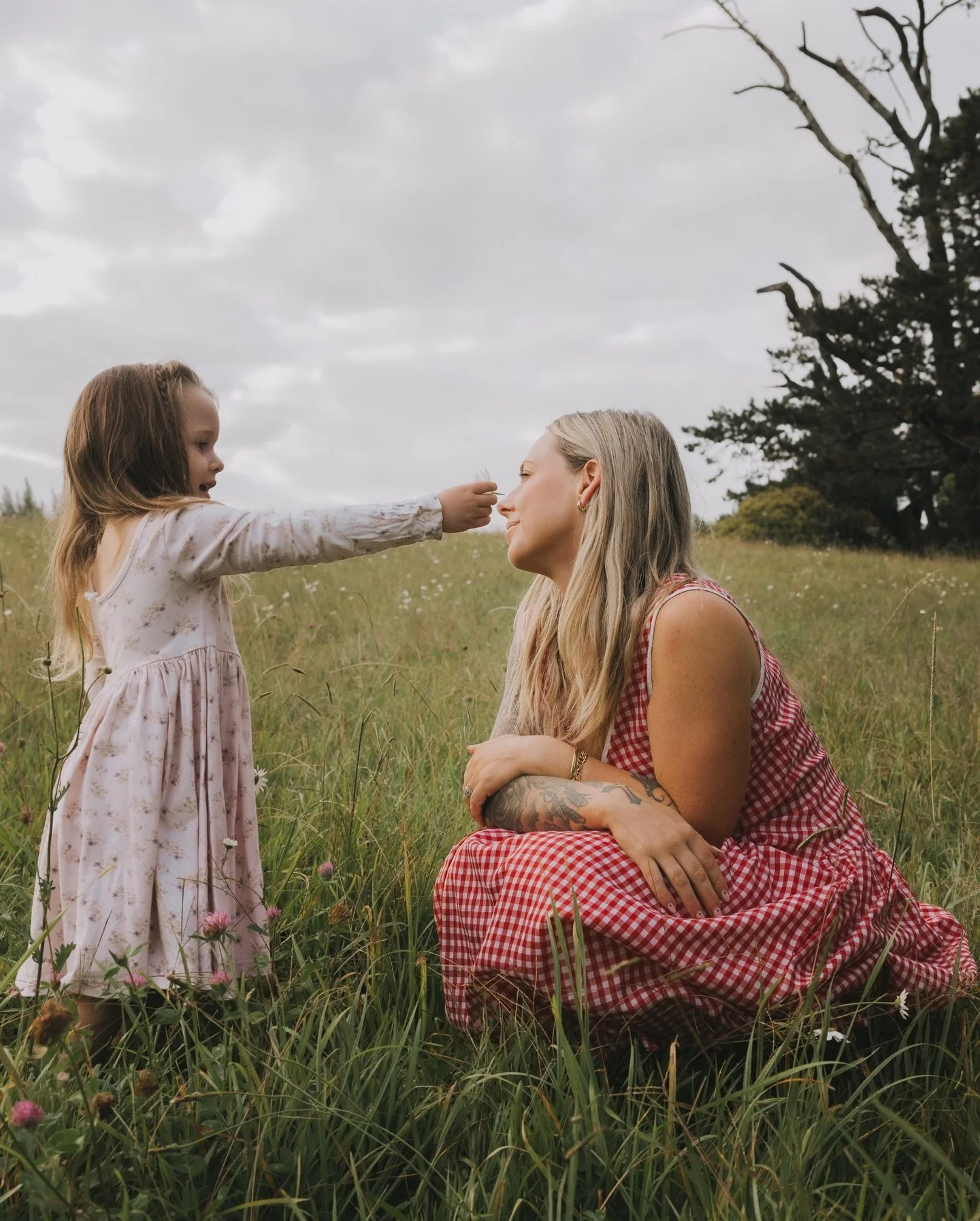 Daisy with her mama in the daisies 🥹🌼

This week we release only EIGHT mini sessions at this stunning location, once they&rsquo;re gone they&rsquo;re gone!

Be sure to be on our mailing list for all the information and first dibs (don&rsquo;t worry