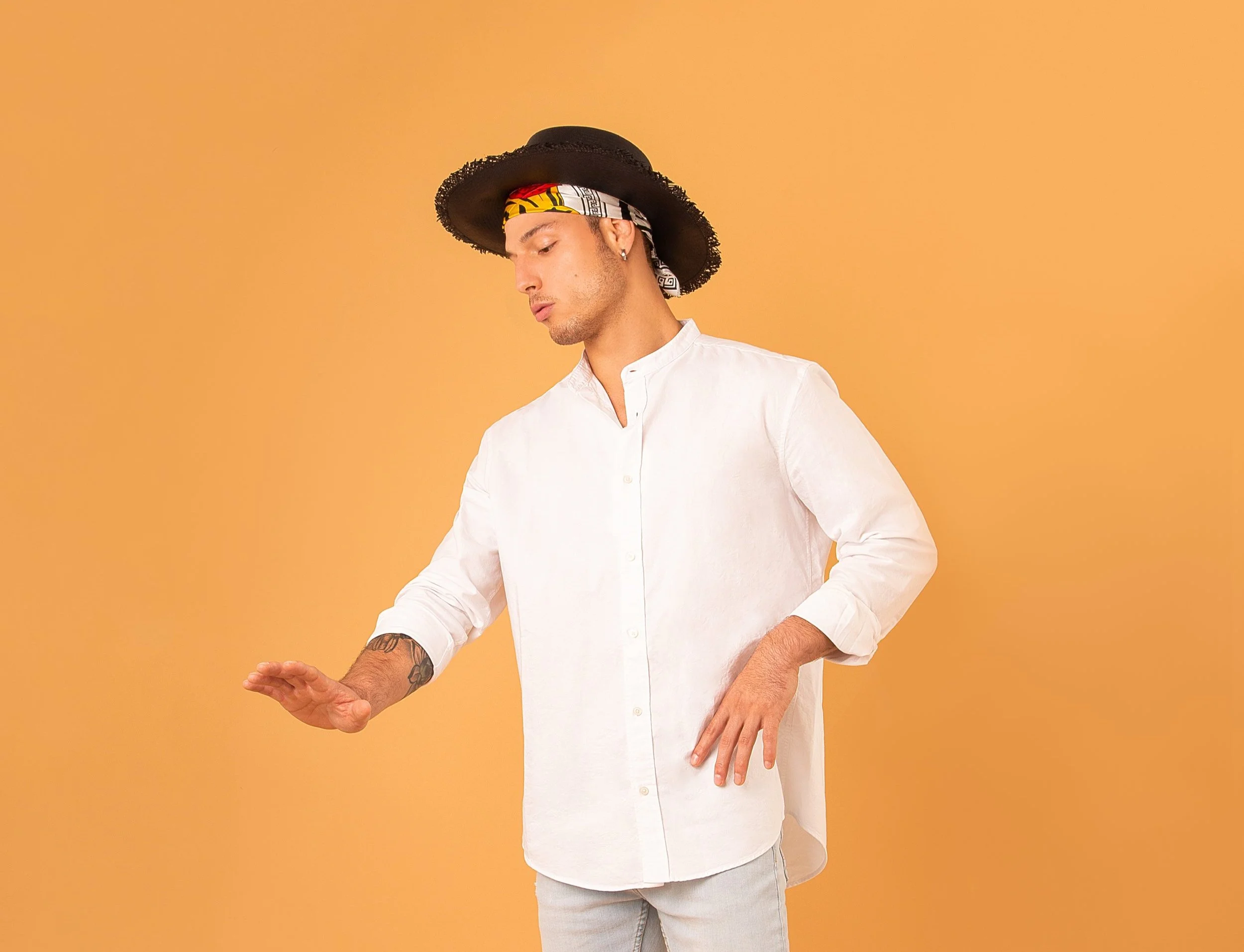 Playa Black - Long Brim Loose Straw Panama Hat — Elegancia  display picture 2
