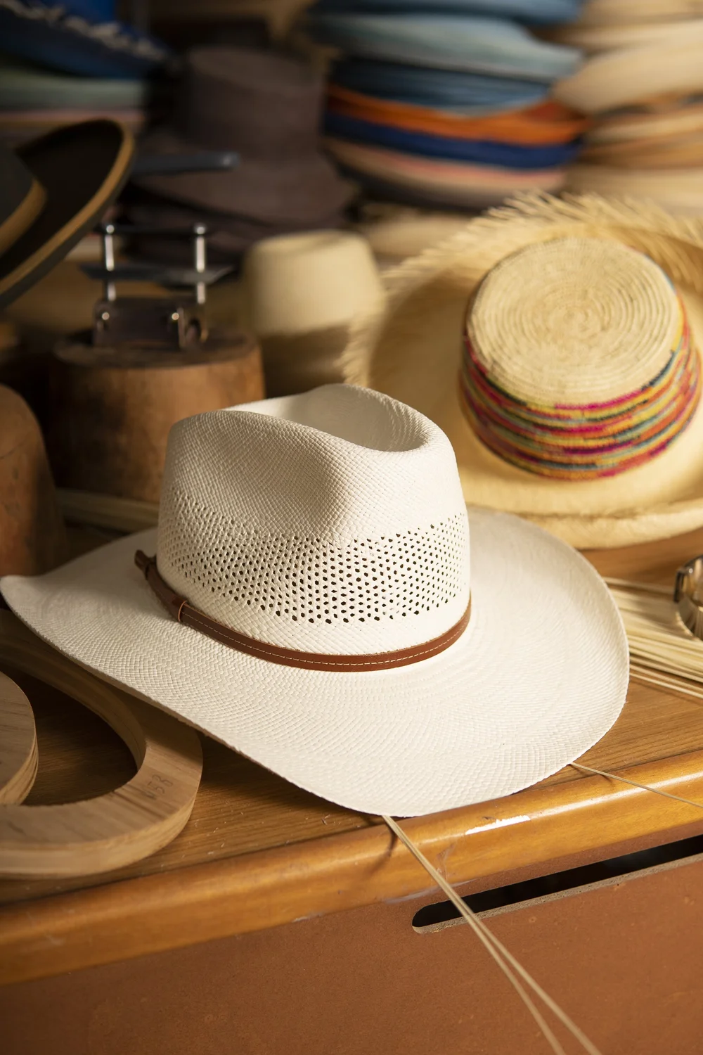 Cowboy Deluxe - Patterned Panama Hat with Leather Band  display picture 2